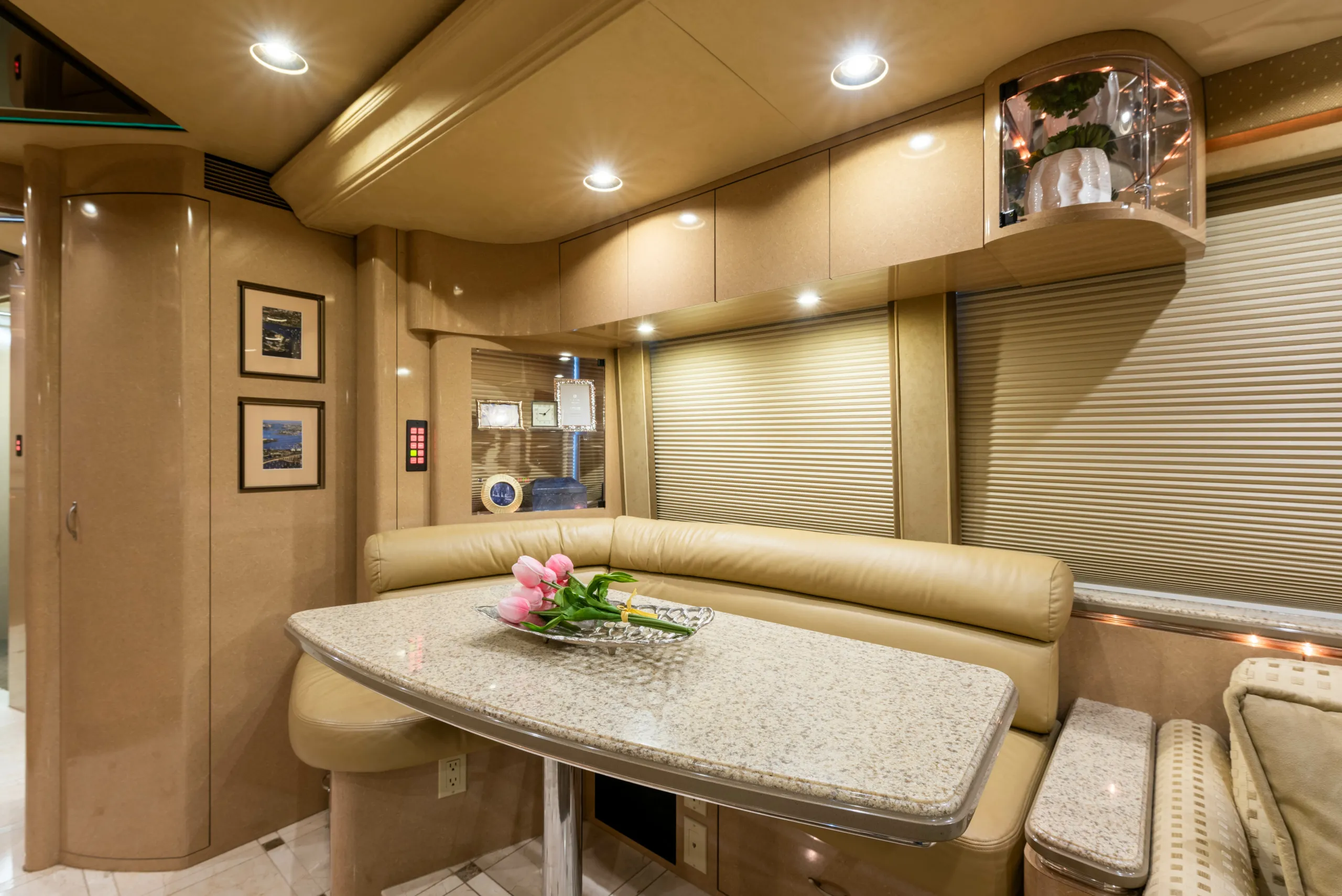 Interior mid-coach area of Marathon Coach 1032