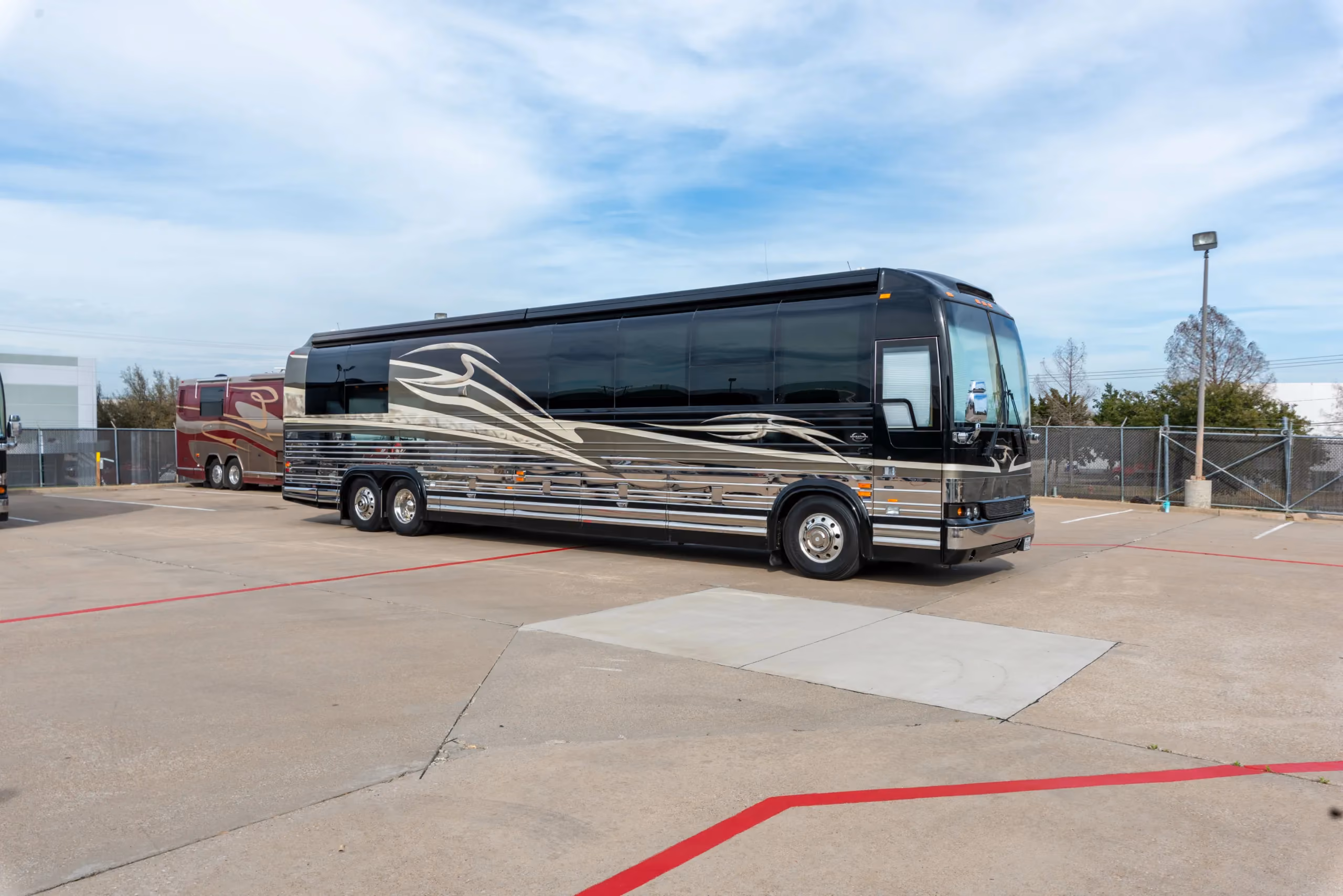 Exterior of 2007 Marathon Coach 1032 on Prevost XLV-45 chassis