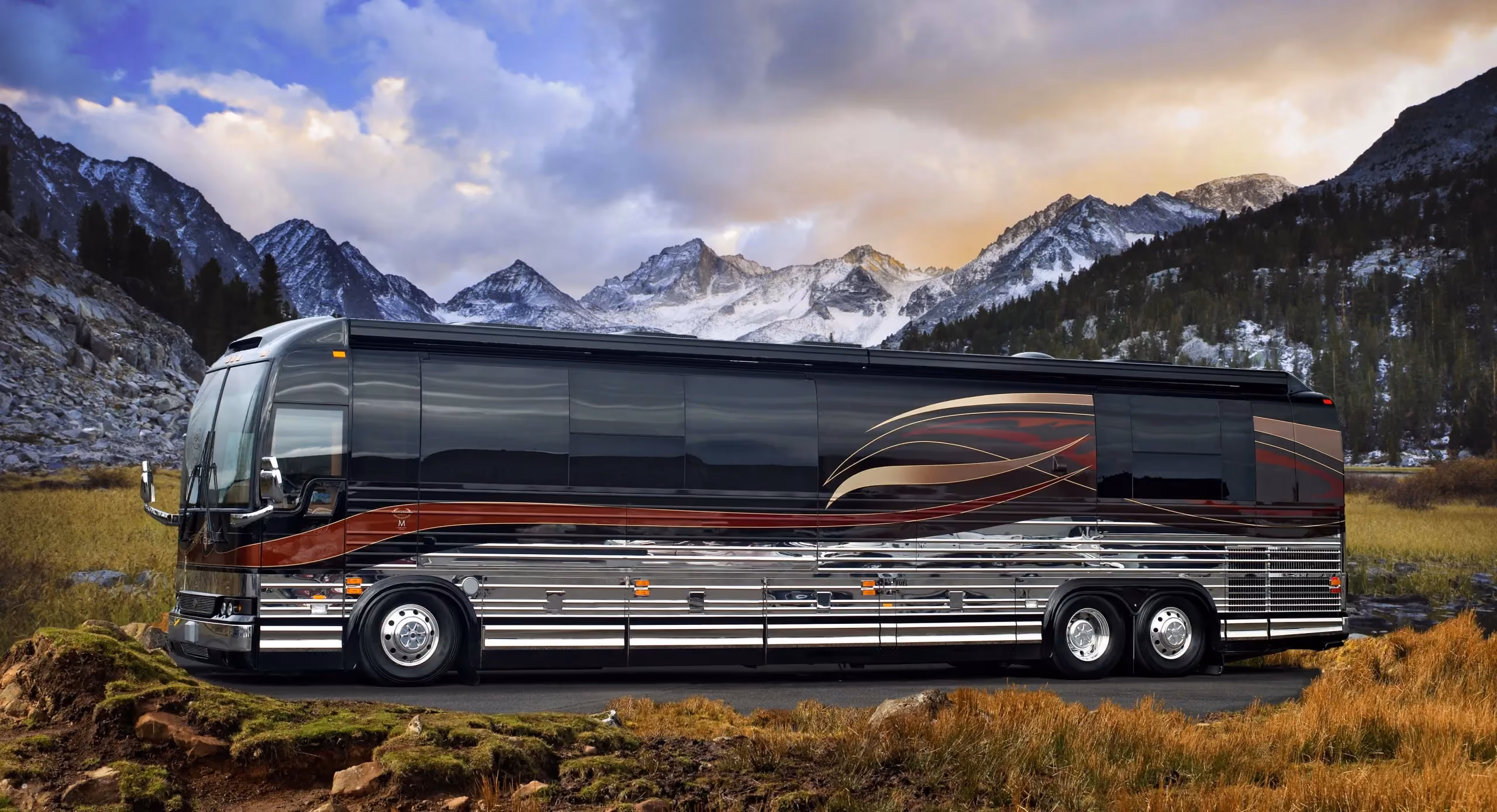 Exterior glamour shot of 2008 Marathon Coach 1083 on Prevost XLII-45 chassis