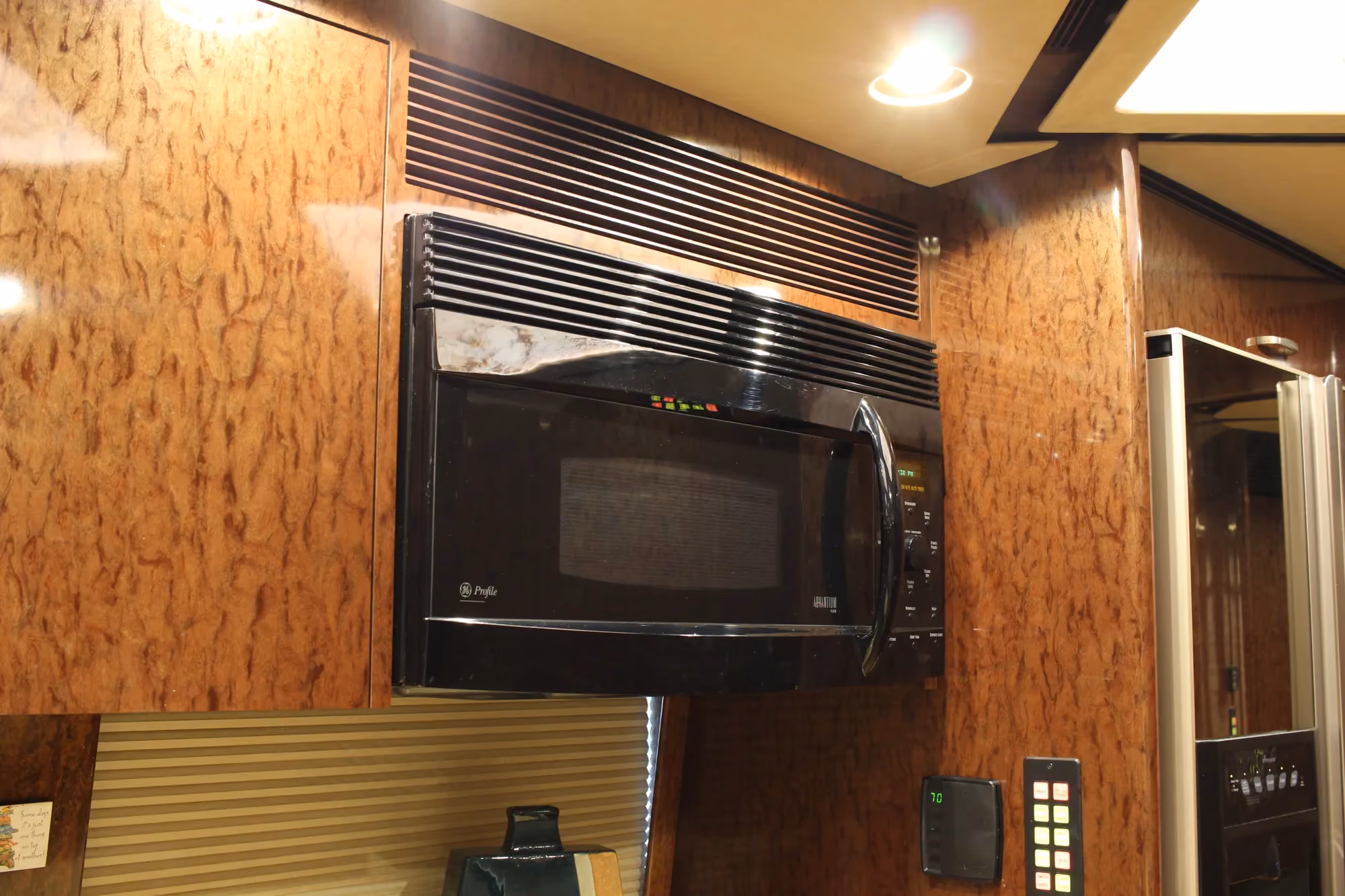 Interior mid-coach area of Marathon Coach 1084