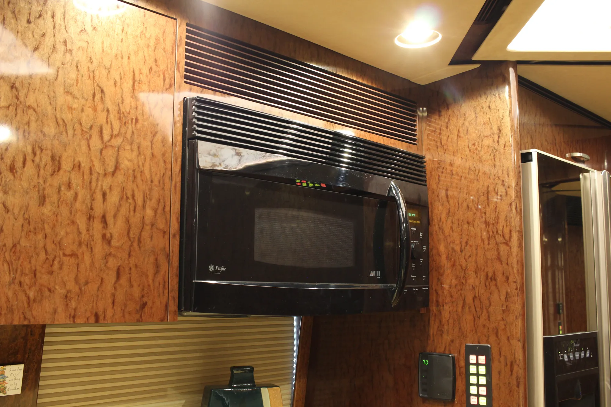 Interior mid-coach area of Marathon Coach 1084