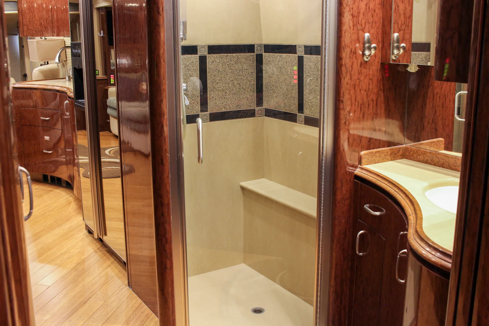 Interior bedroom detail of Marathon Coach 1084