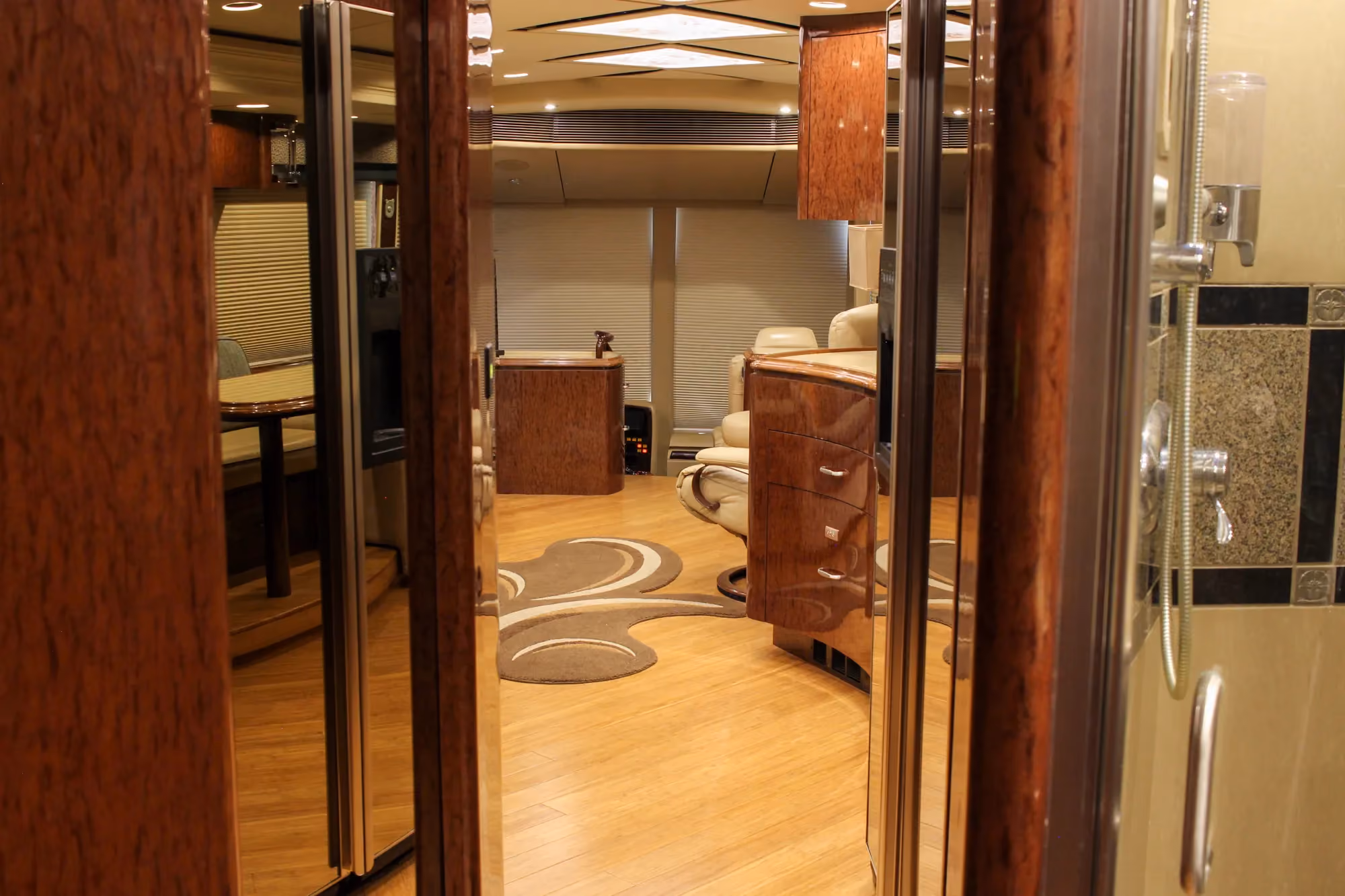 Interior finishes of Marathon Coach 1084