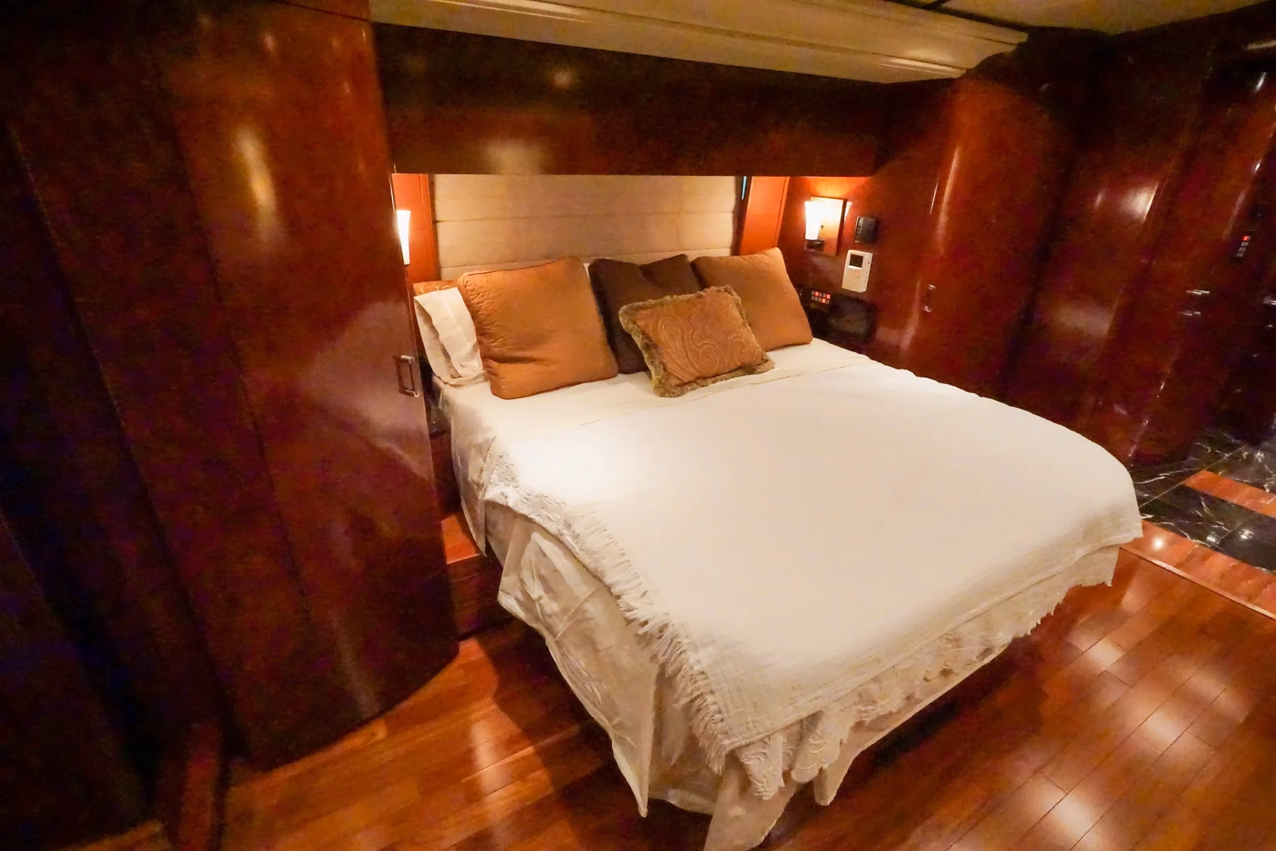Interior bedroom detail of Marathon Coach 1097