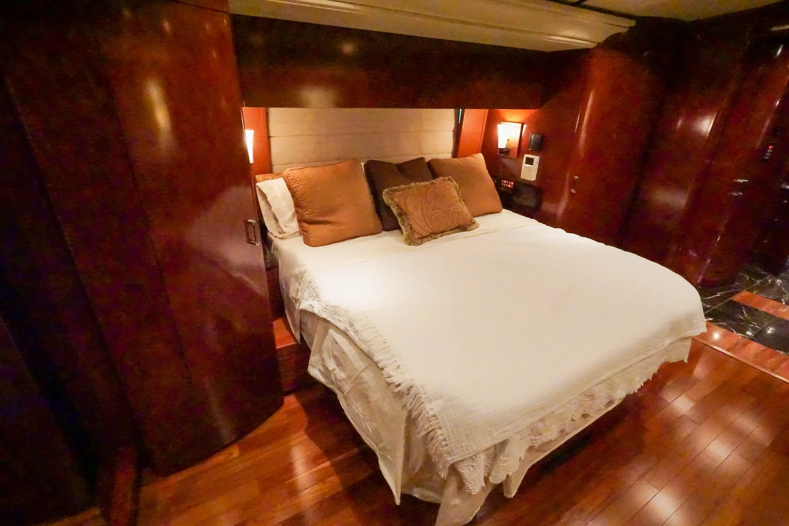 Interior bedroom detail of Marathon Coach 1097
