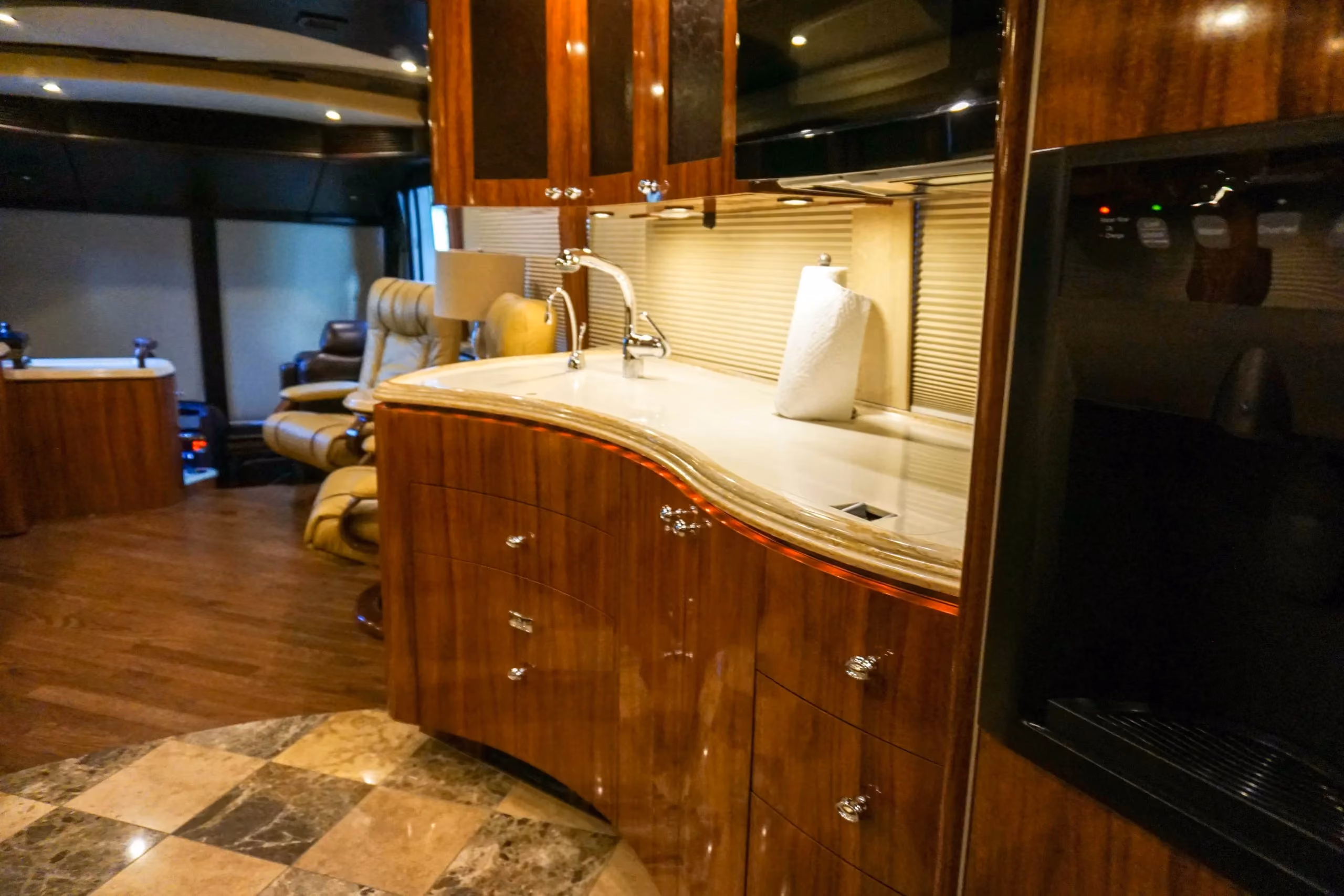 Interior bedroom of Marathon Coach 1135