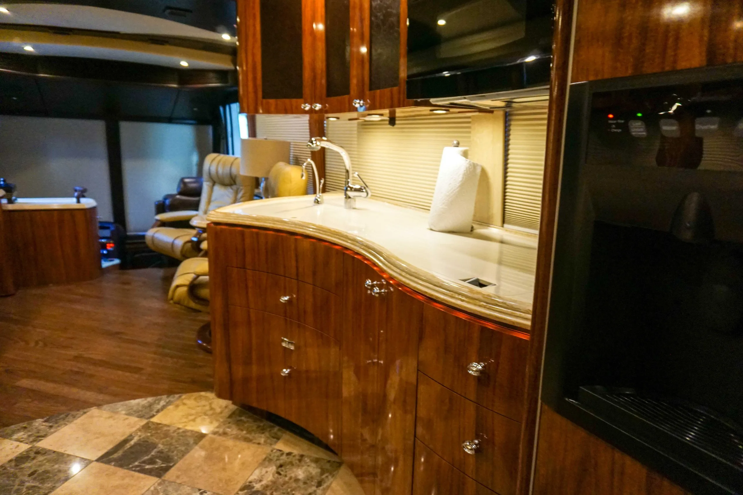 Interior bedroom of Marathon Coach 1135