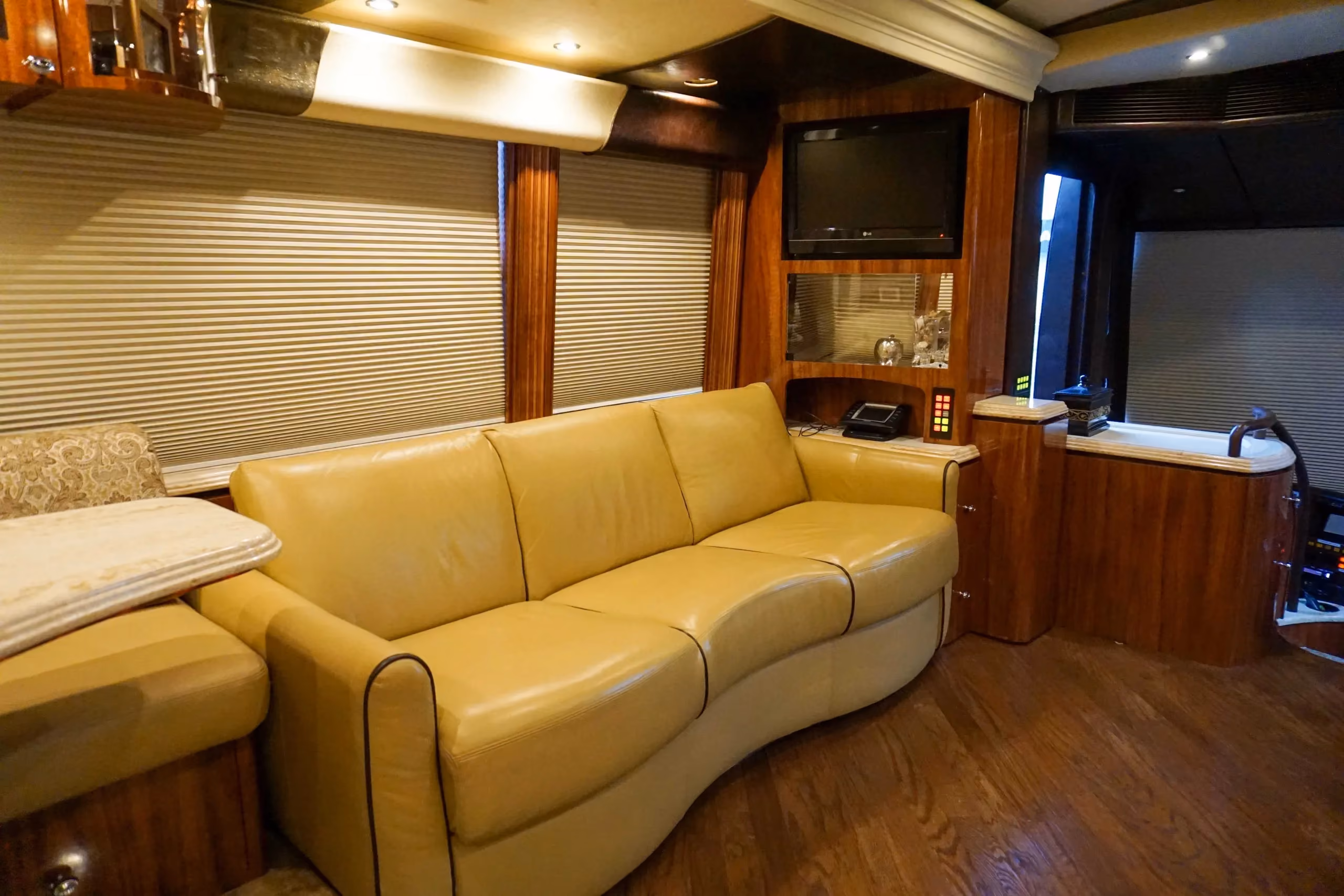 Interior bedroom detail of Marathon Coach 1135