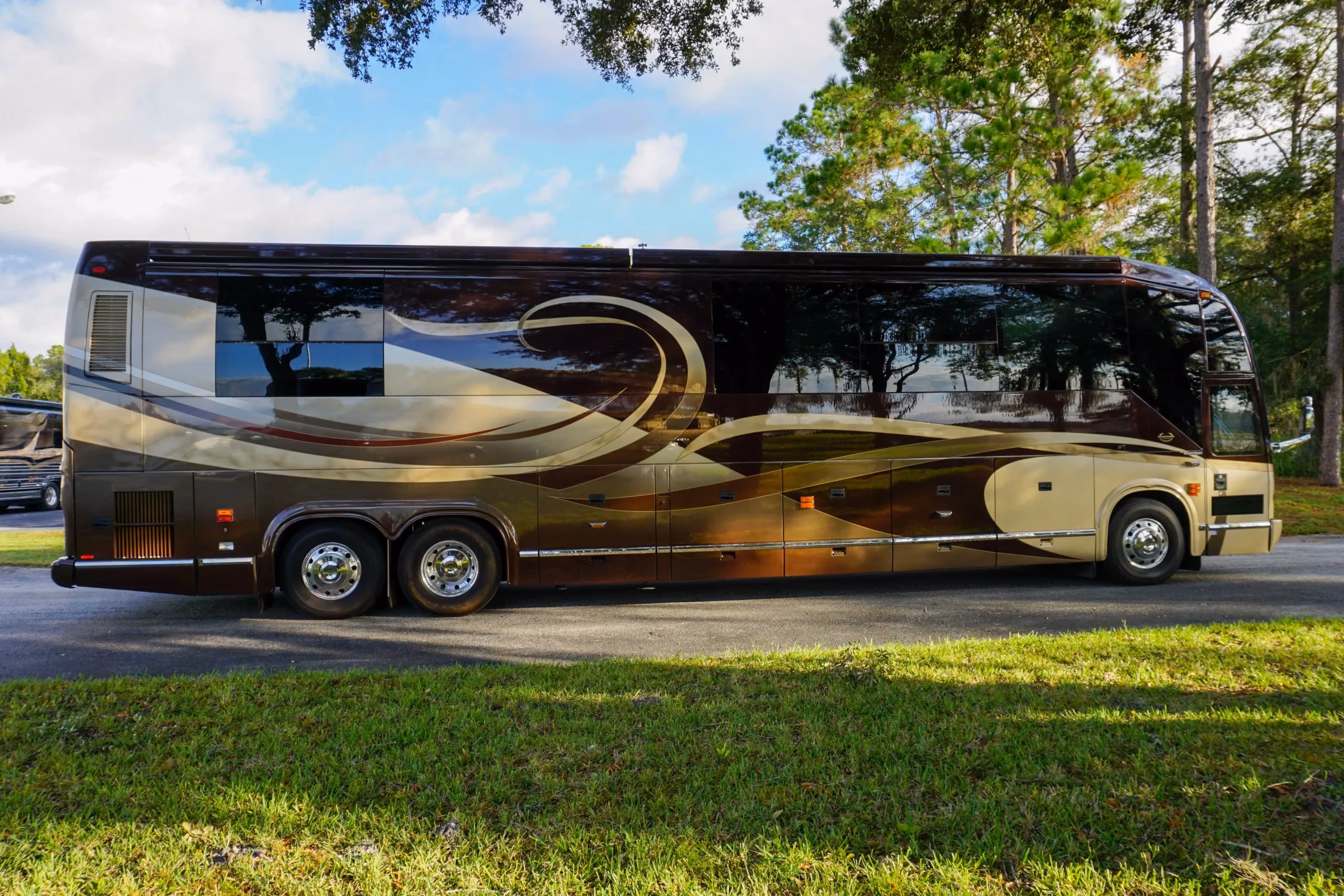 Exterior of 2008 Marathon Coach 1135 luxury motorcoach
