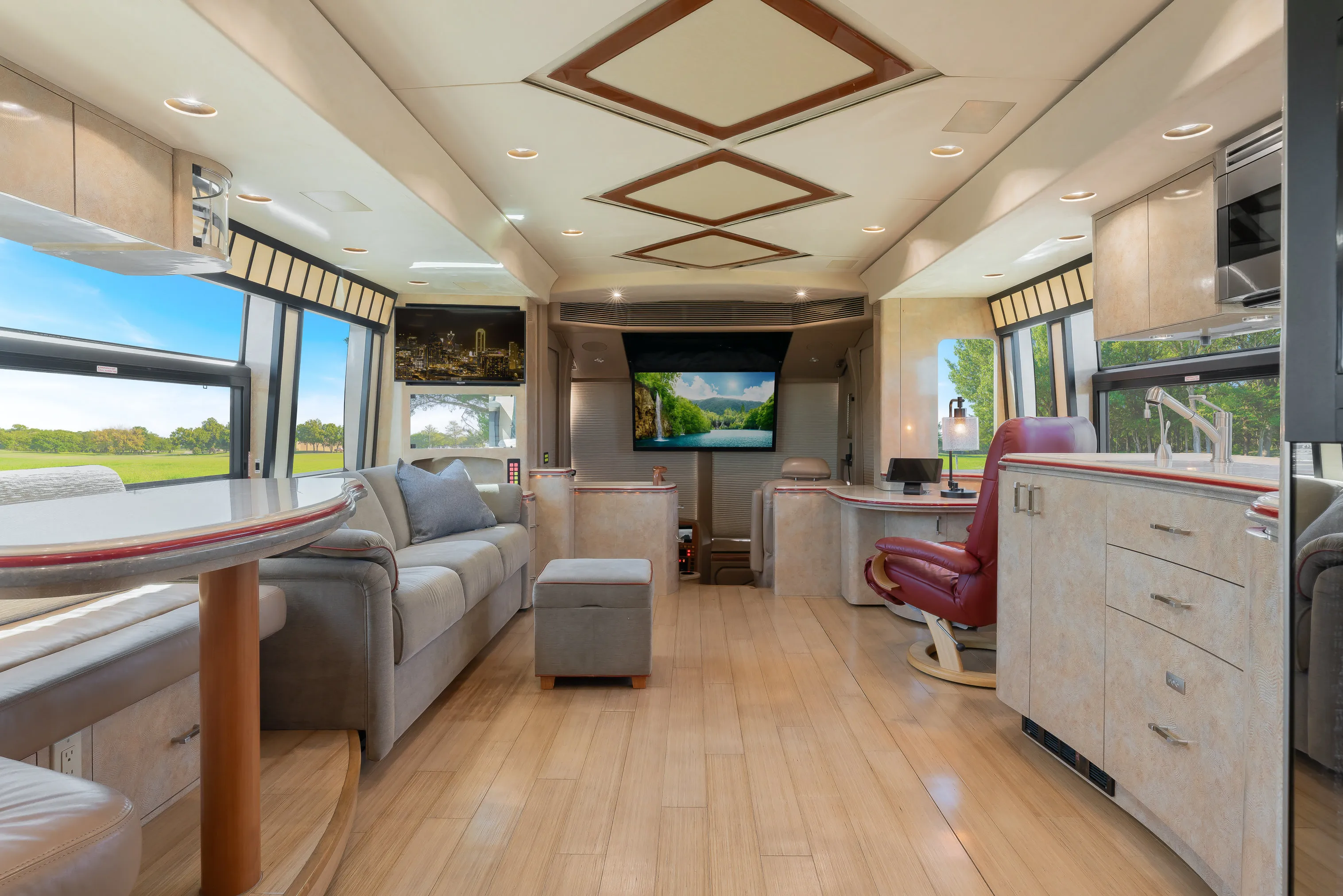 Interior finishes of Marathon Coach 1154