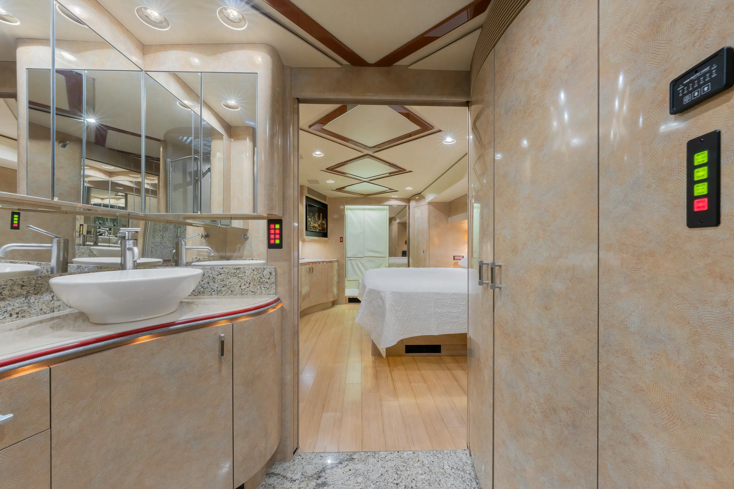 Interior bedroom of Marathon Coach 1154