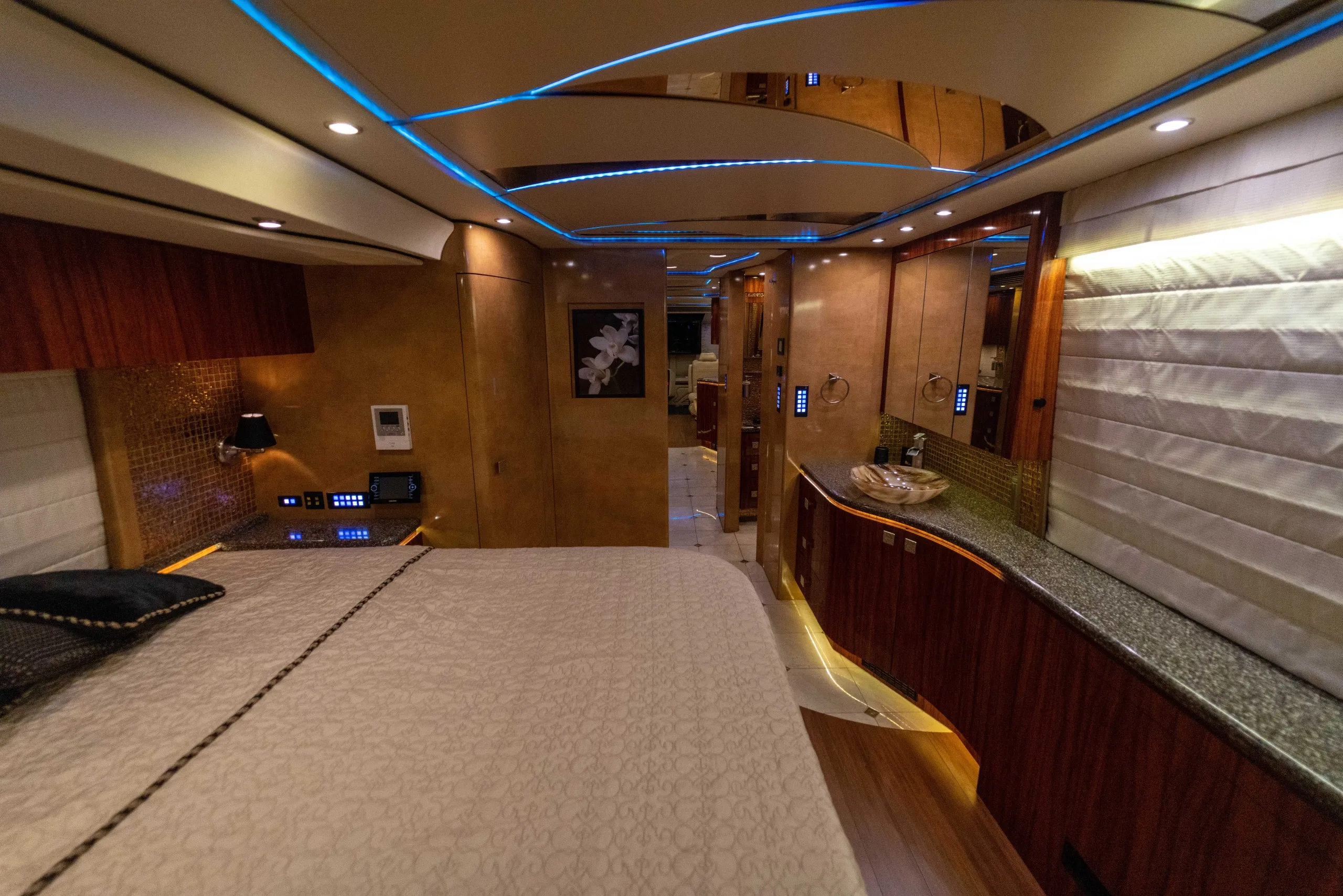Interior finishes of Marathon Coach 1194