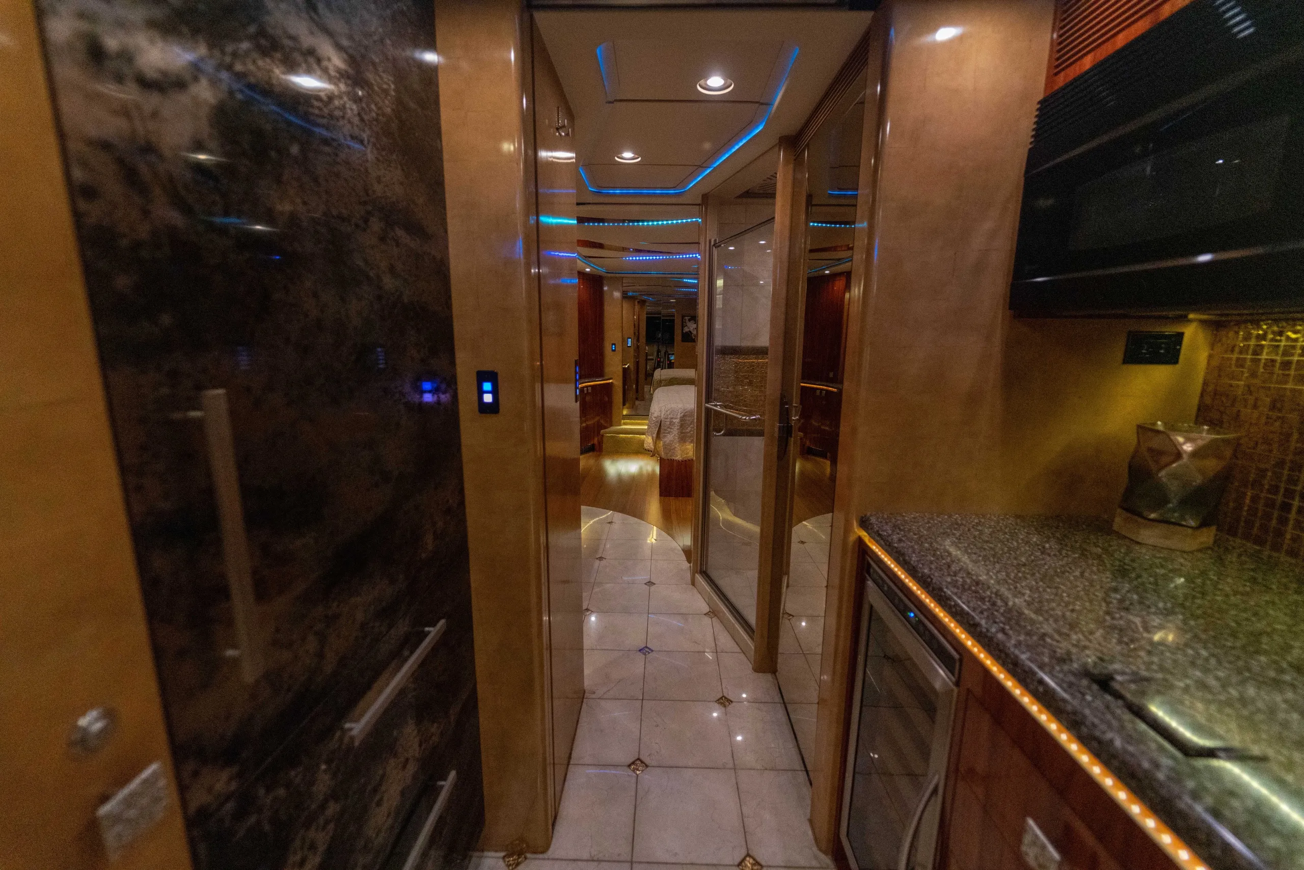 Interior dining area of Marathon Coach 1194