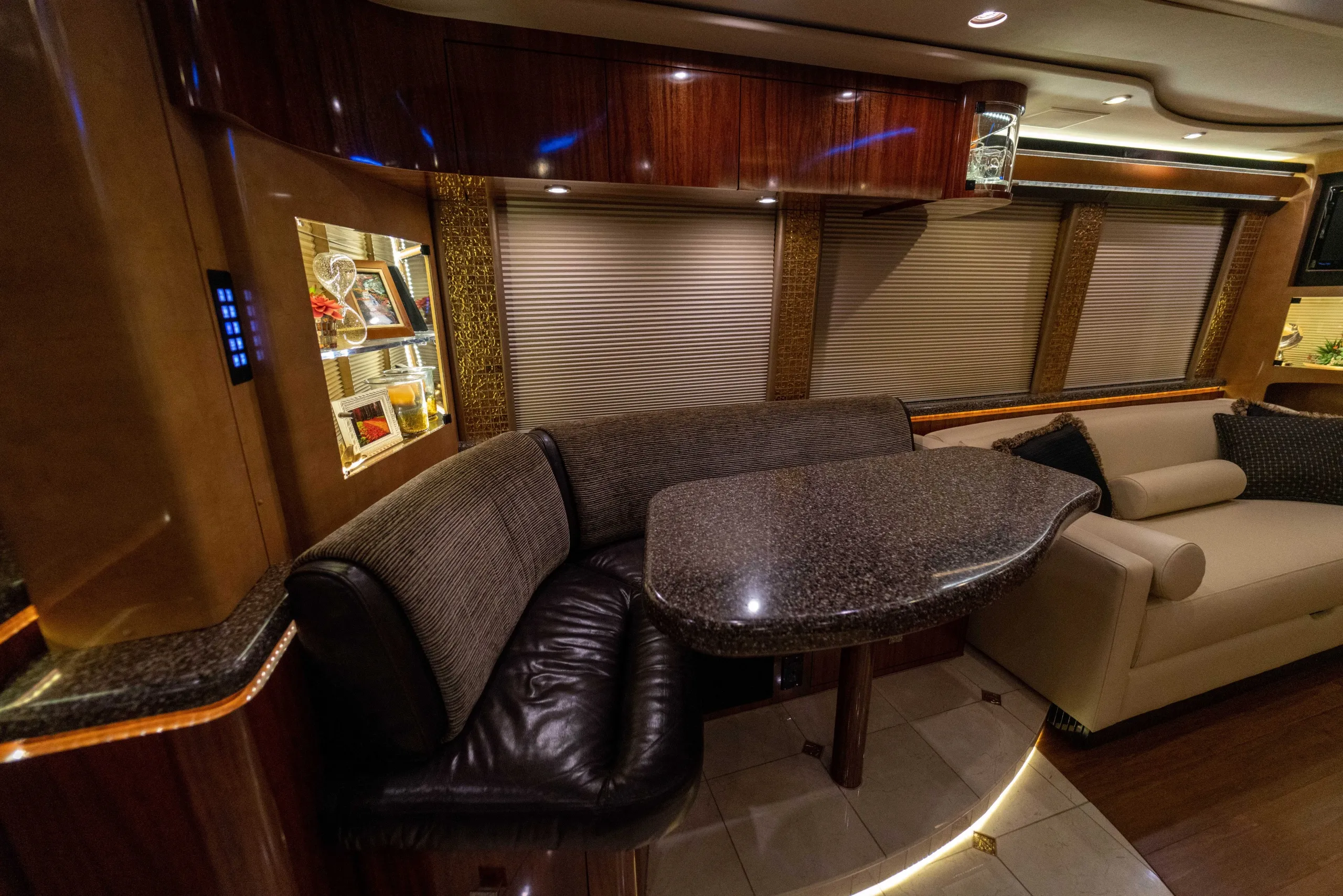 Interior fixture close-up in Marathon Coach 1194