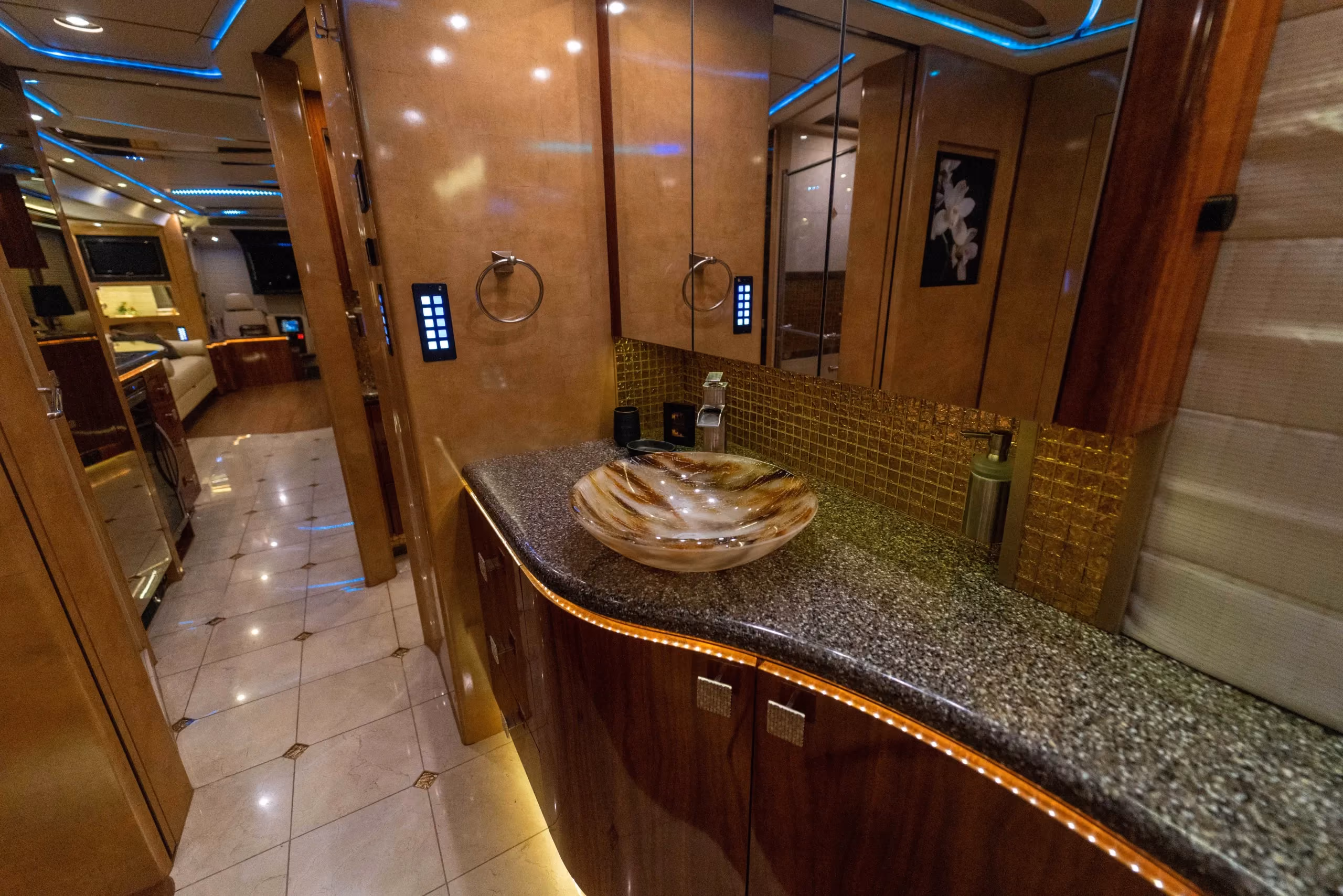 Interior transition area of Marathon Coach 1194