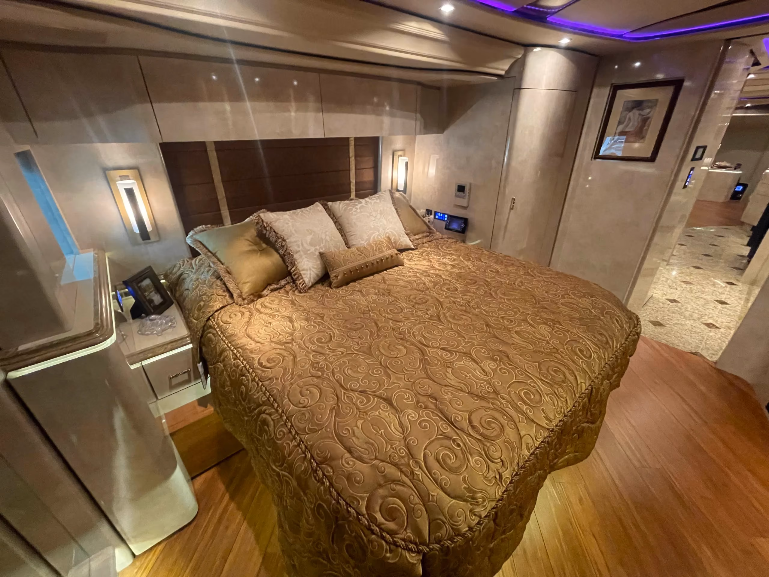 Interior bathroom with granite keys in Marathon Coach 1202