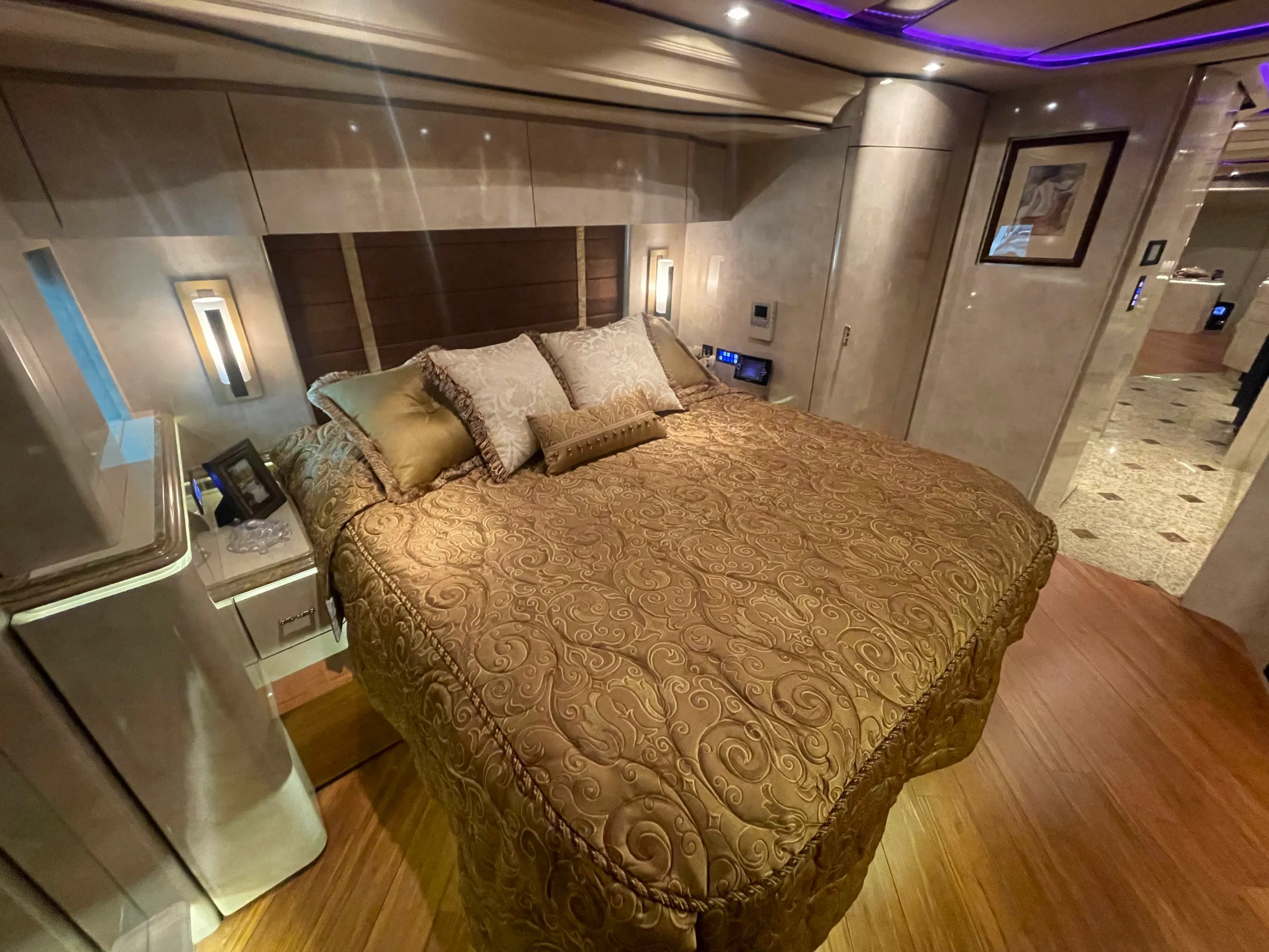 Interior bathroom with granite keys in Marathon Coach 1202