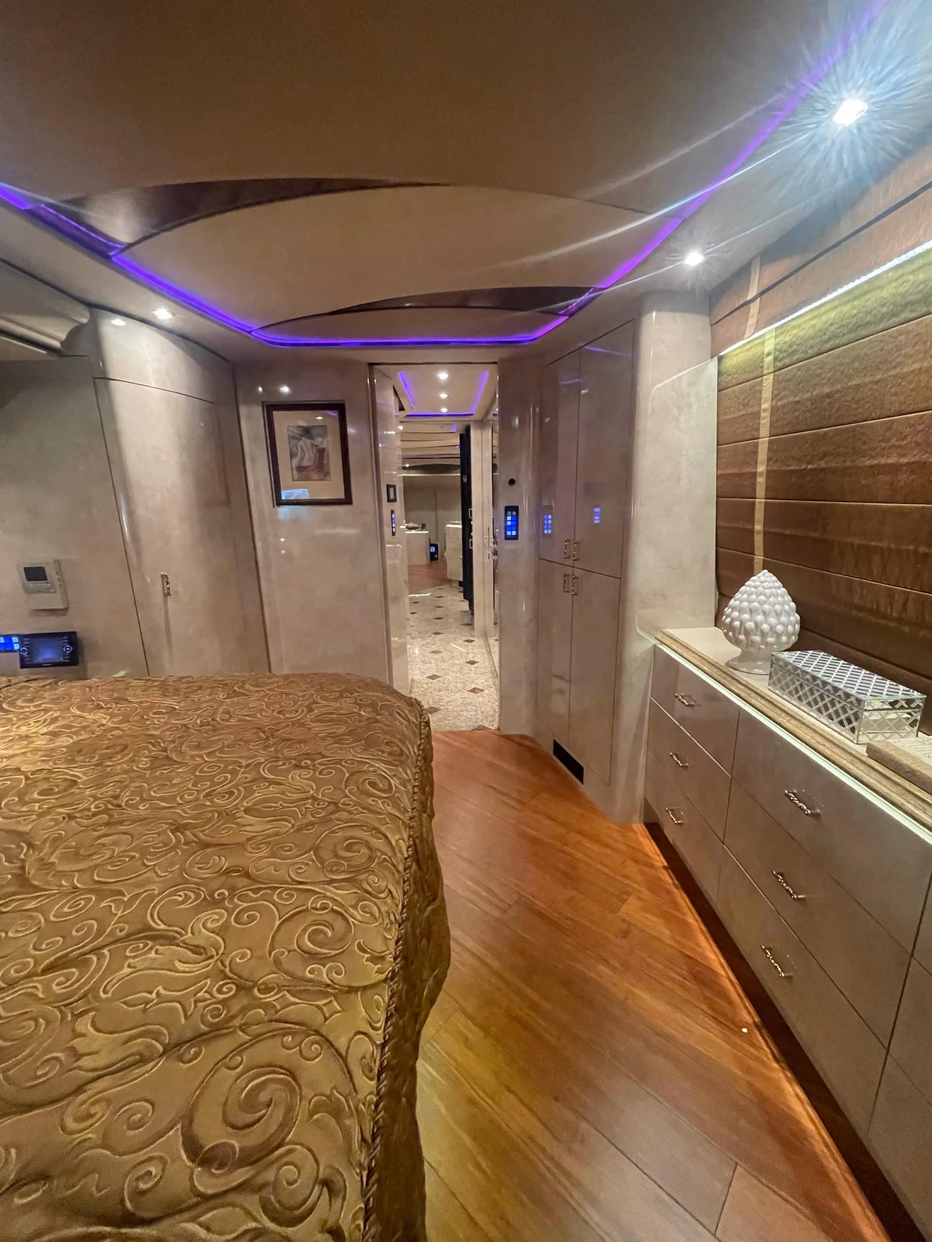 Interior shower with temperature-sensing valve in Marathon Coach 1202