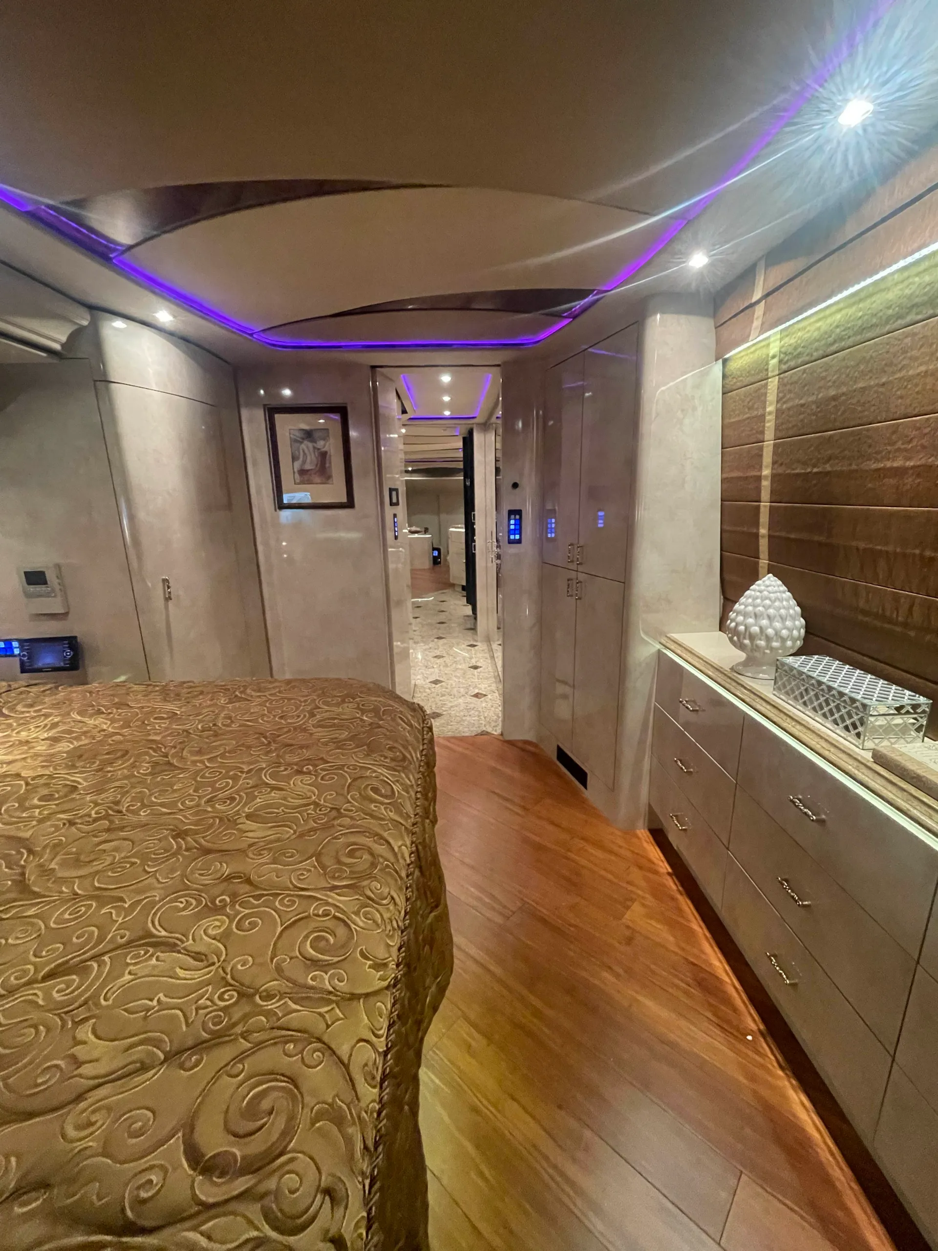 Interior shower with temperature-sensing valve in Marathon Coach 1202