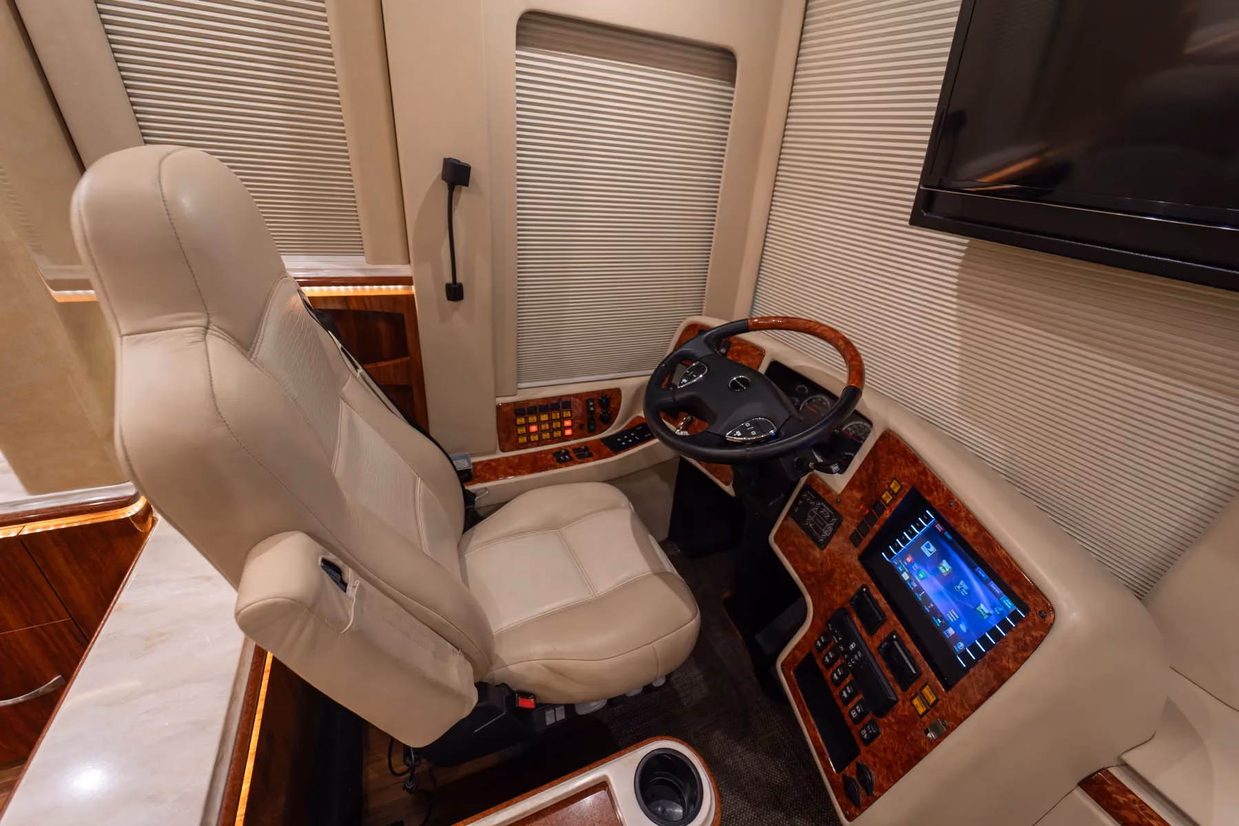 Exterior three-quarter view of Marathon Coach 1225 with Girard Nova awning