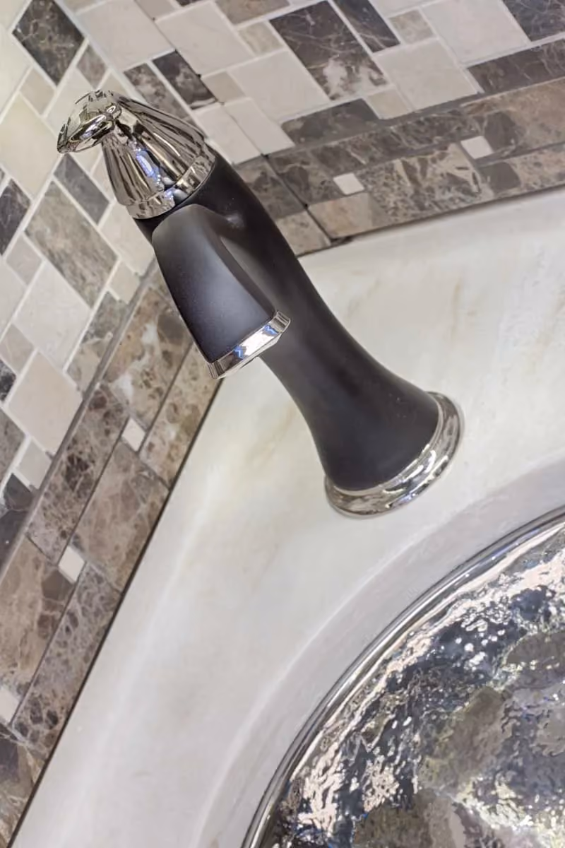 Interior mid-coach area of Marathon Coach 1245