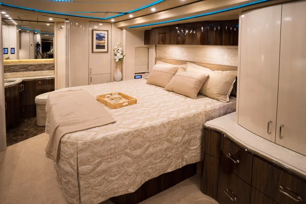 Interior mid-coach area of Marathon Coach 1262