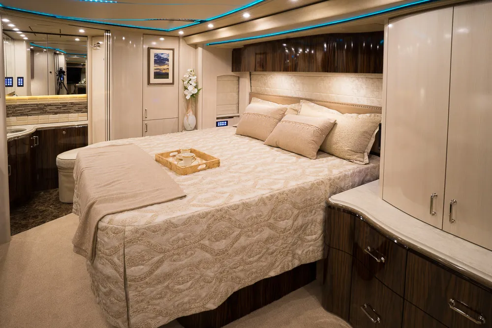 Interior mid-coach area of Marathon Coach 1262
