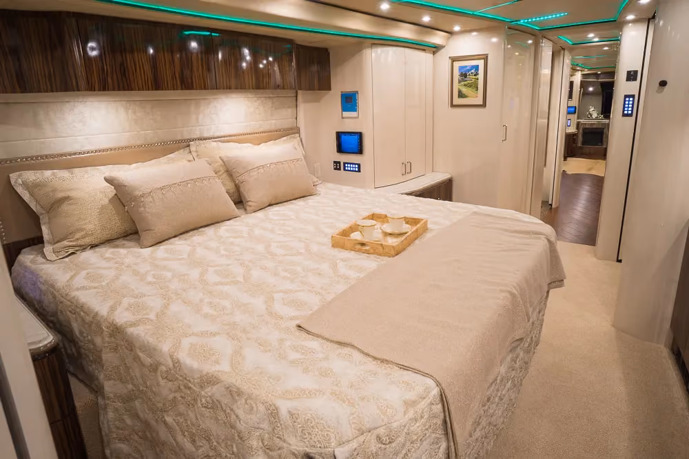 Interior bedroom of Marathon Coach 1262