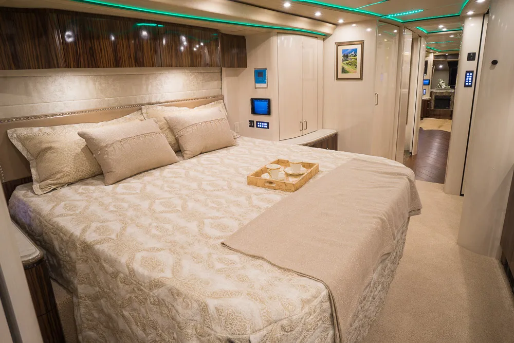 Interior bedroom of Marathon Coach 1262