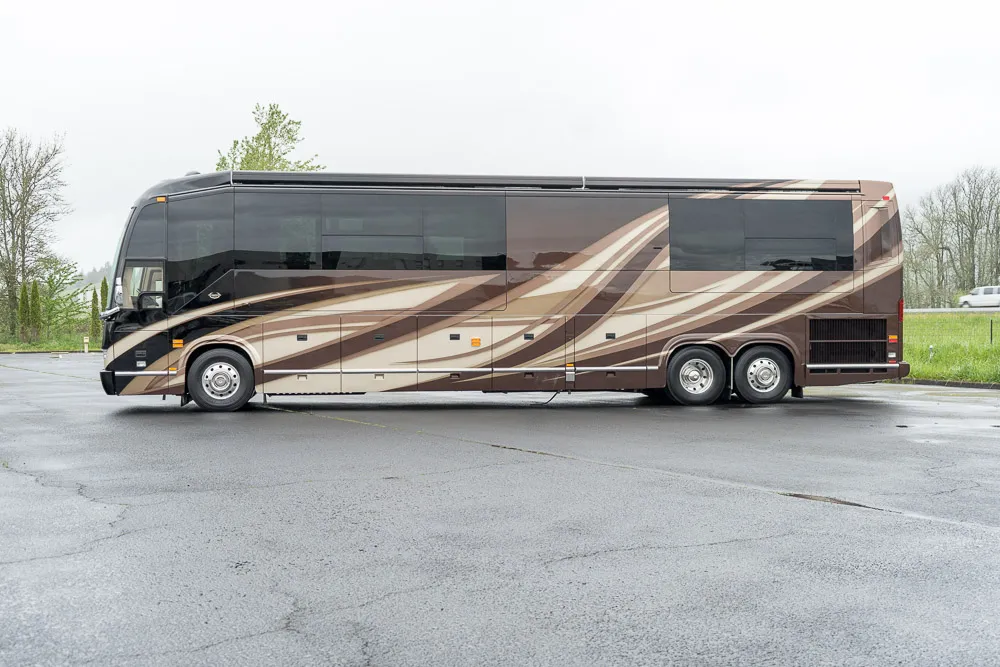 Exterior side profile of 2018 Marathon Coach 1262