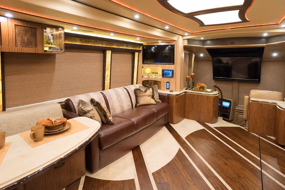 Interior bedroom of Marathon Coach 1275