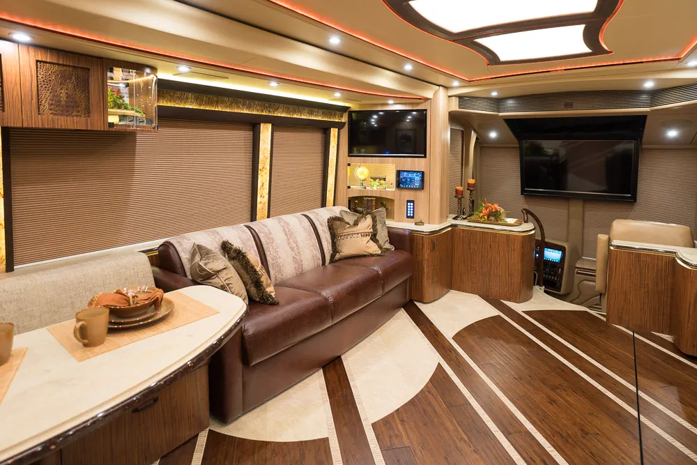 Interior bedroom of Marathon Coach 1275