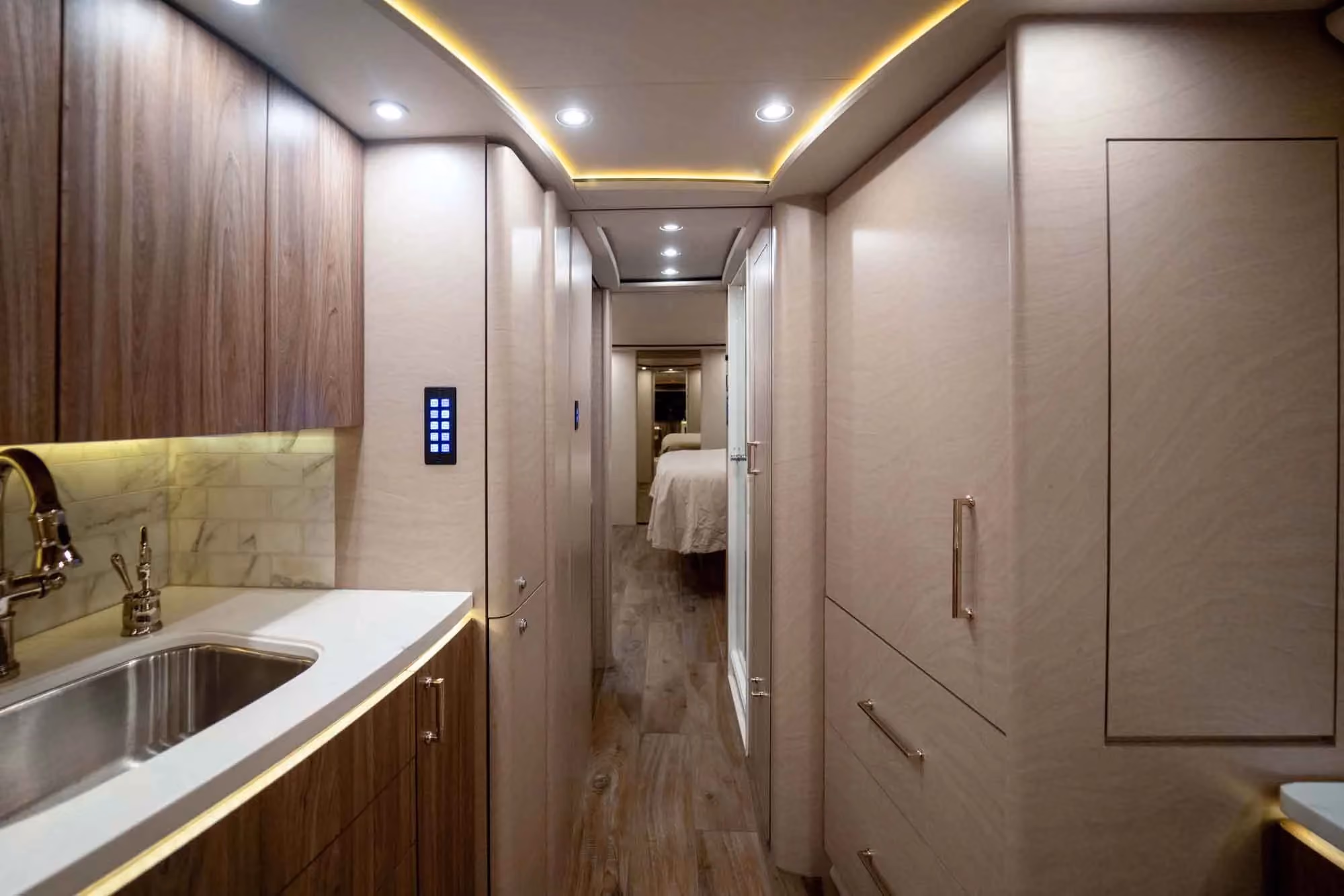 Interior mid-coach area of Marathon Coach 1287