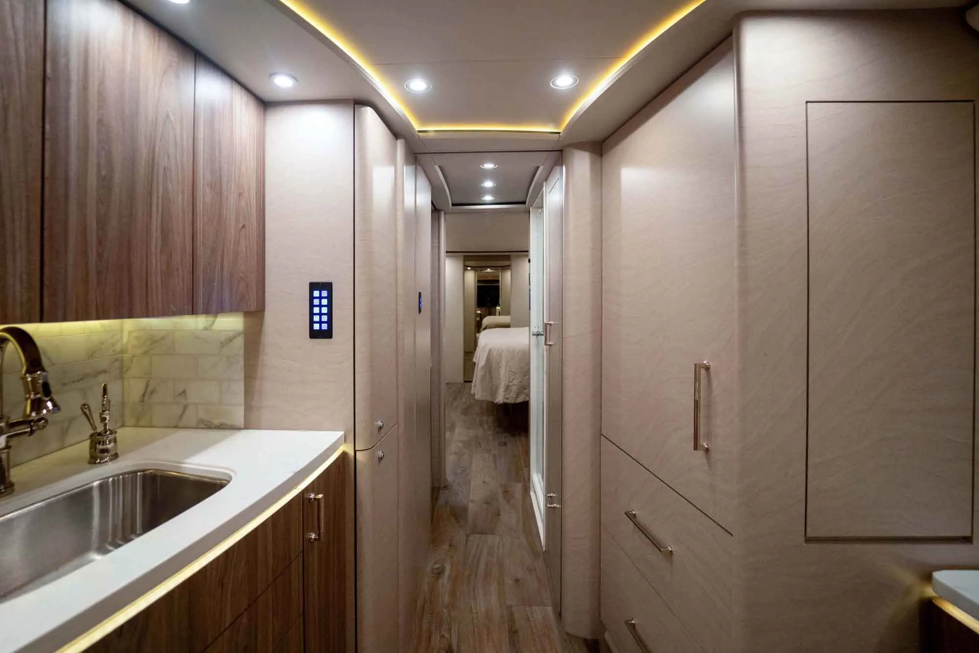 Interior mid-coach area of Marathon Coach 1287