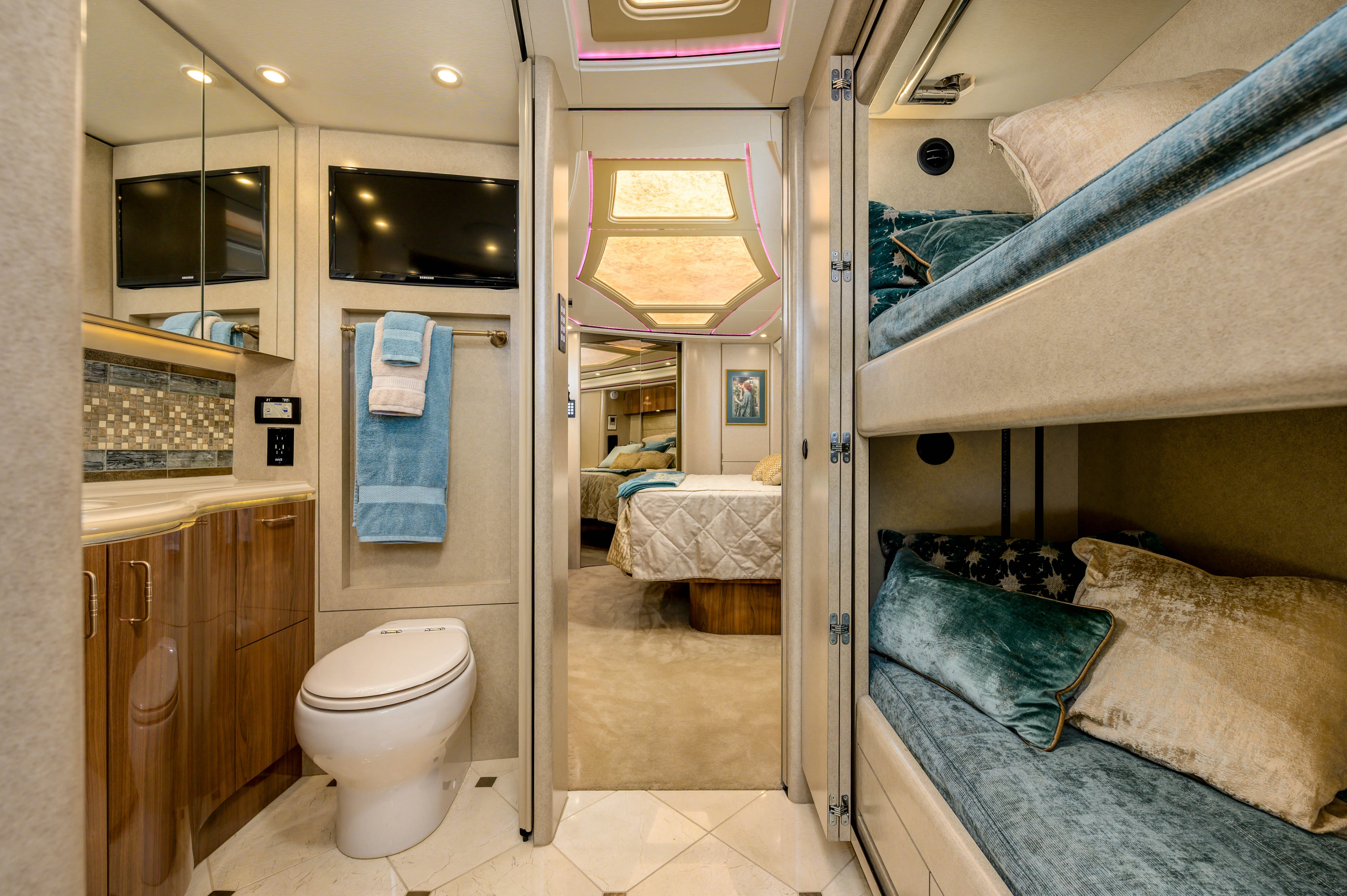 Interior mid-coach area of Marathon Coach 1288