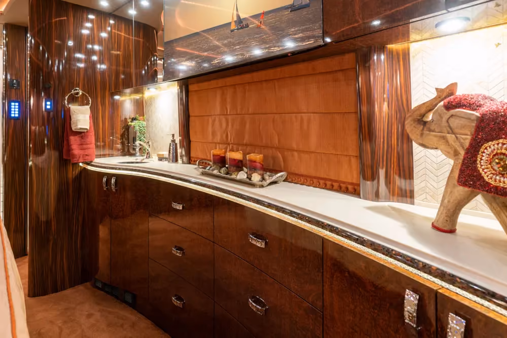 Interior bedroom of Marathon Coach 1301