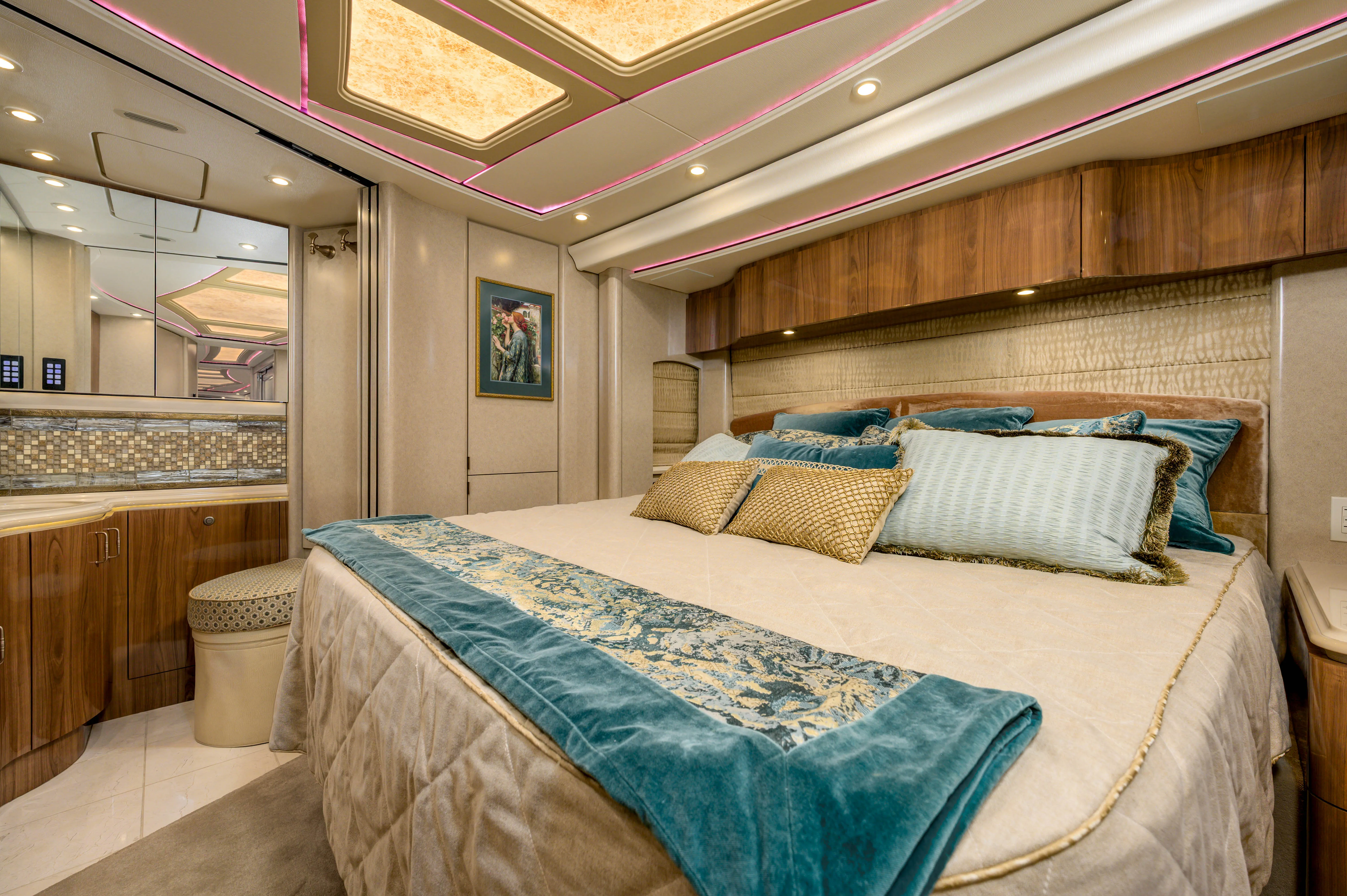 Interior half bath of Marathon Coach 1288