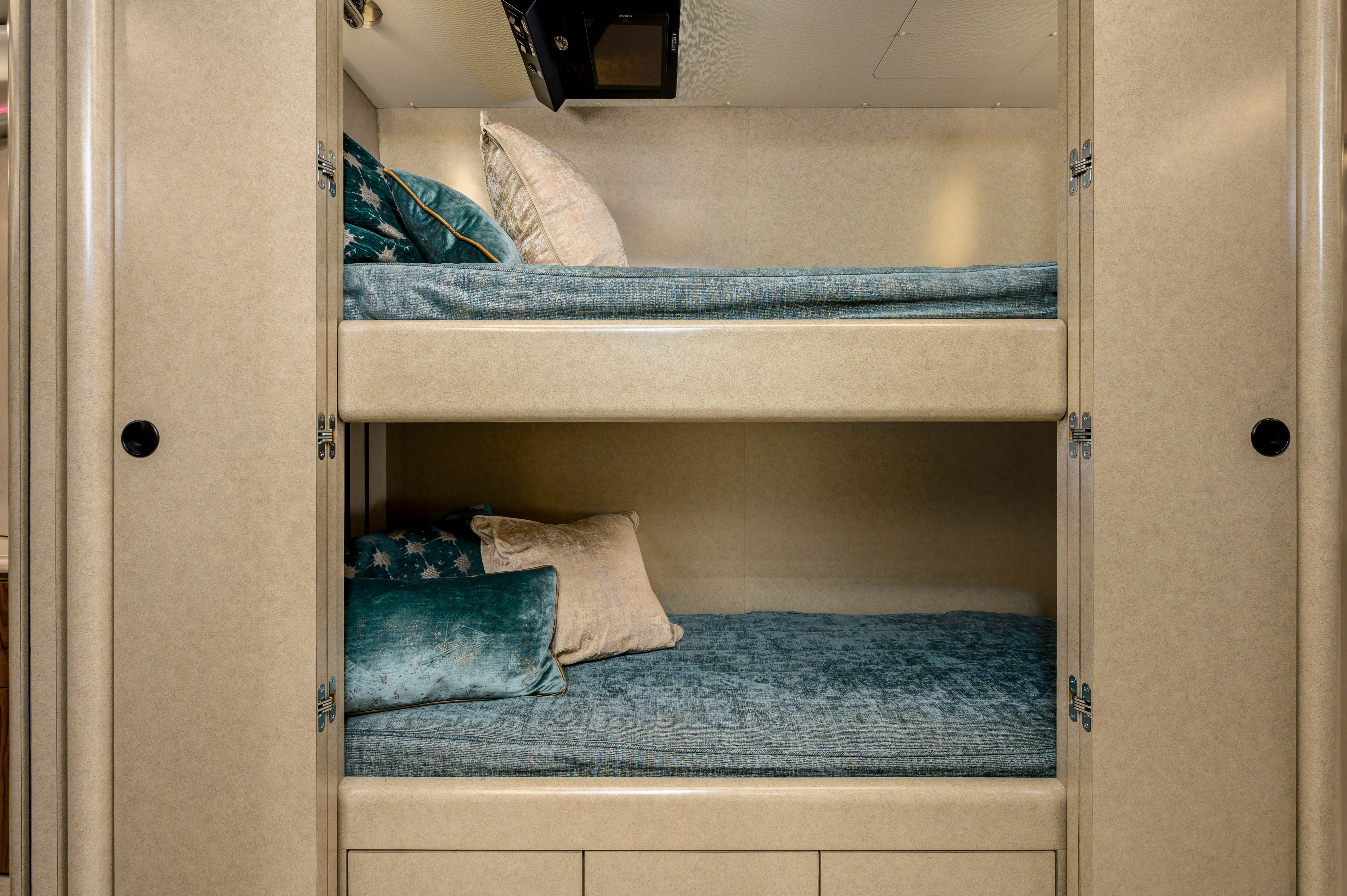 Interior full bathroom of Marathon Coach 1288