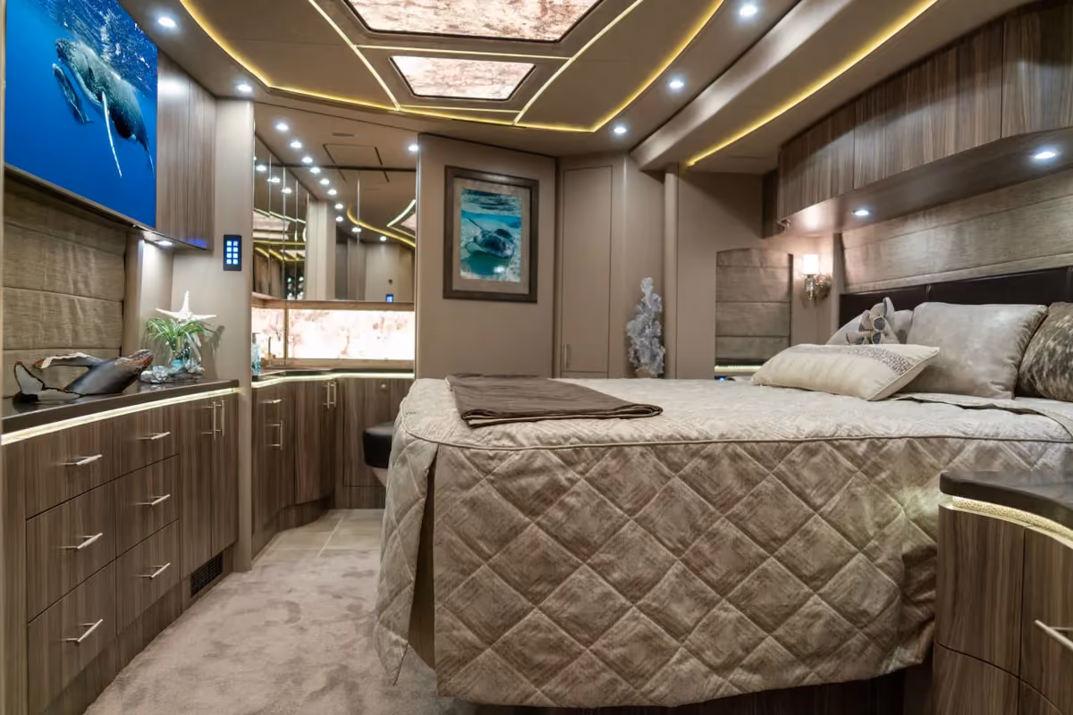Interior bedroom of Marathon Coach 1303