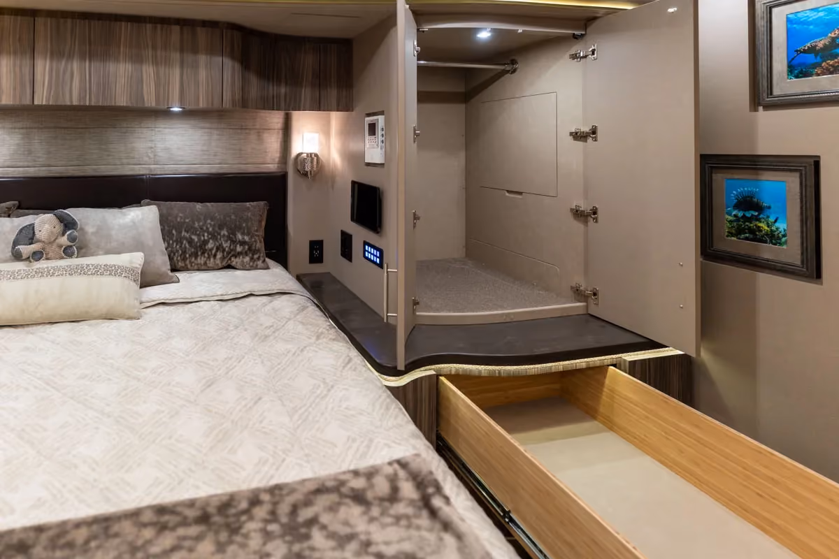 Interior bedroom detail of Marathon Coach 1303