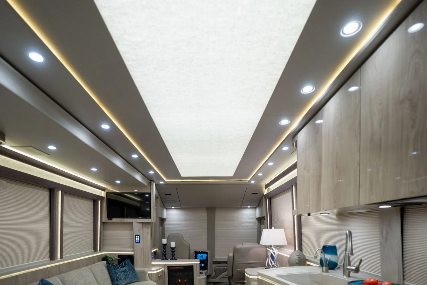 Interior bedroom detail of Marathon Coach 1330