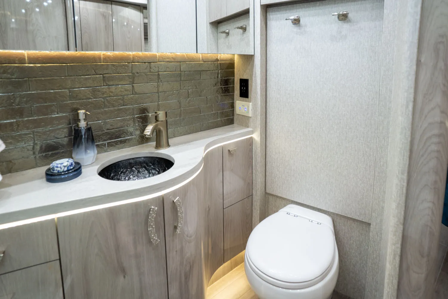 Interior bathroom area of Marathon Coach 1330