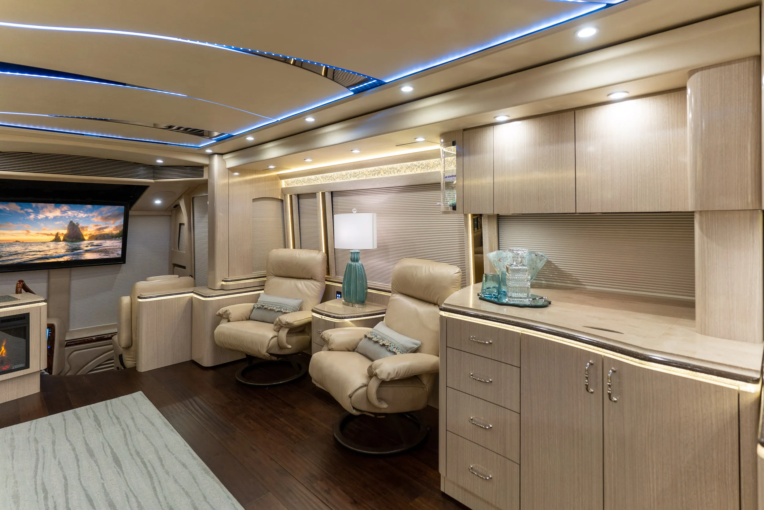 Exterior three-quarter view of Marathon Coach 1332