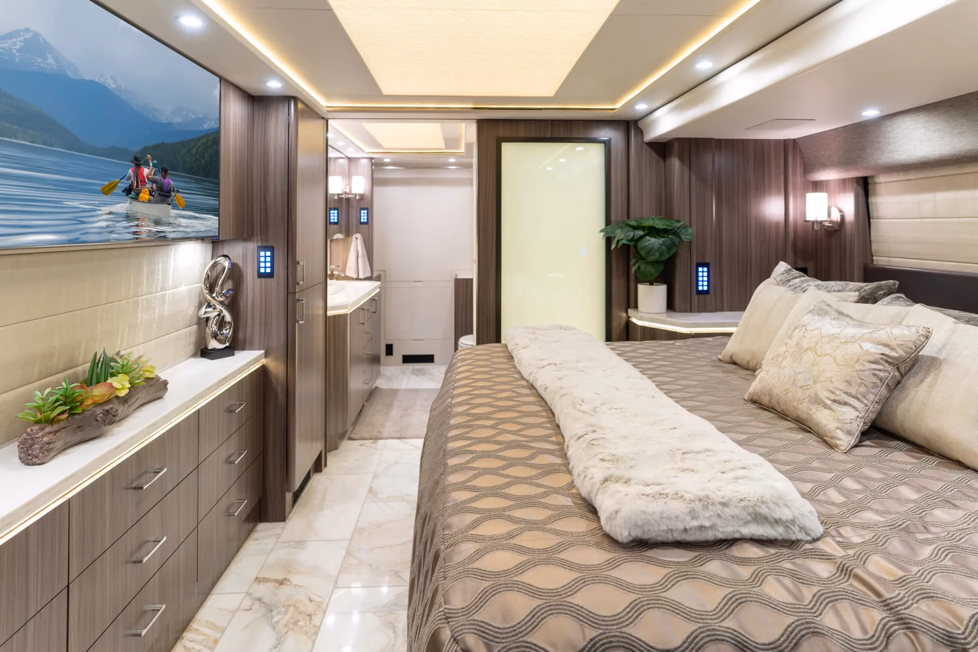 Interior mid-coach area of Marathon Coach 1345