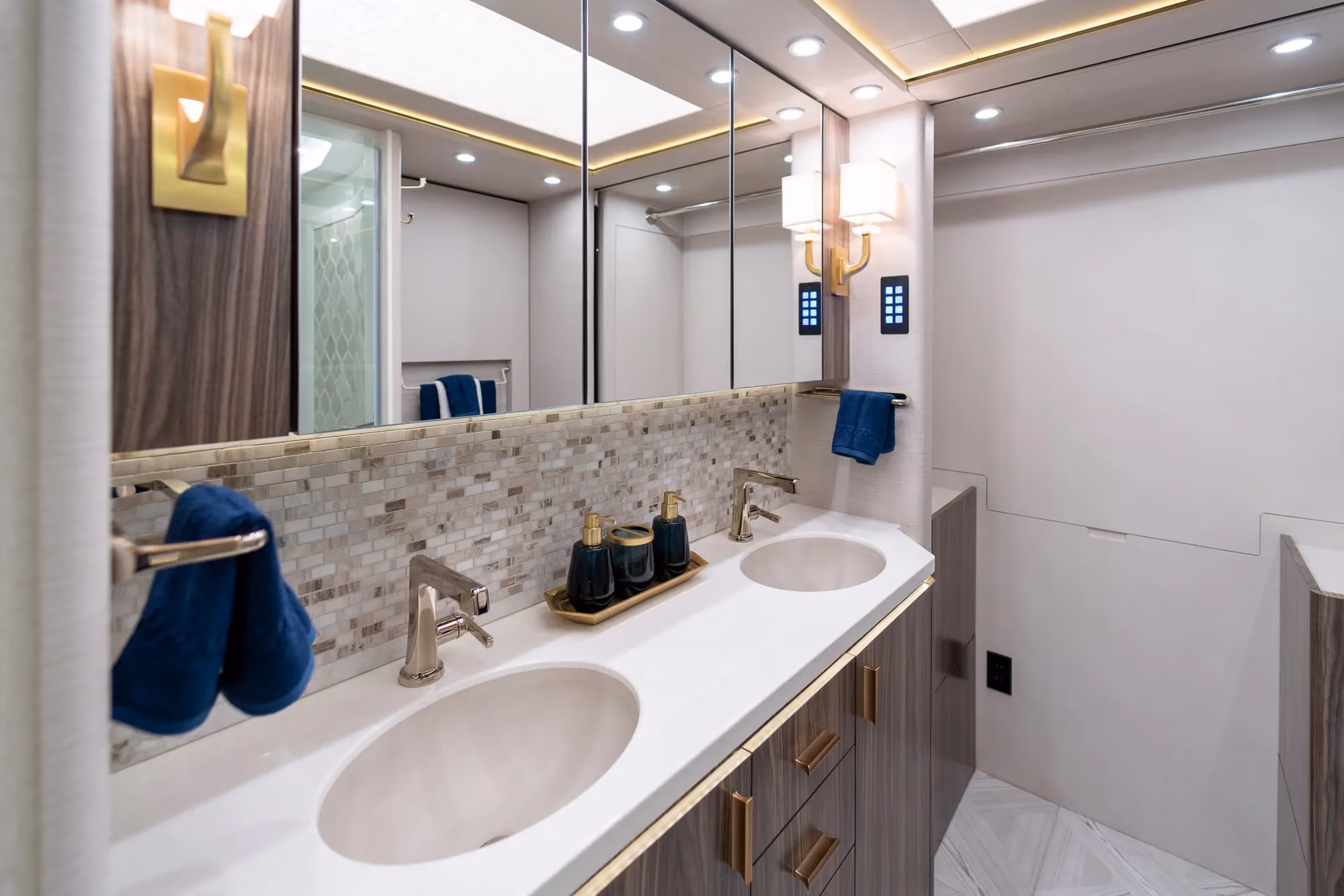 Interior bedroom detail of Marathon Coach 1348