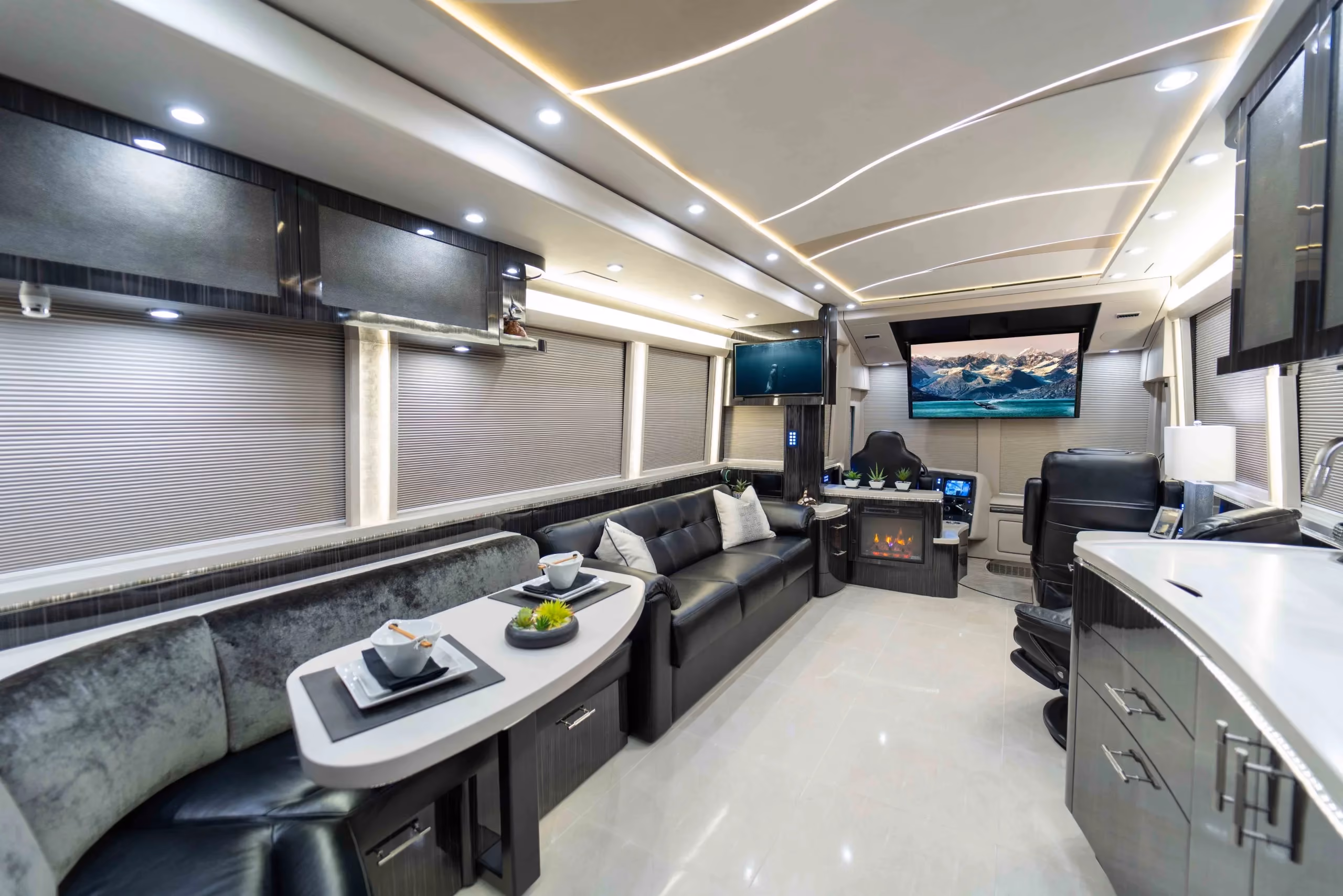 Exterior three-quarter view of Marathon Coach 1349