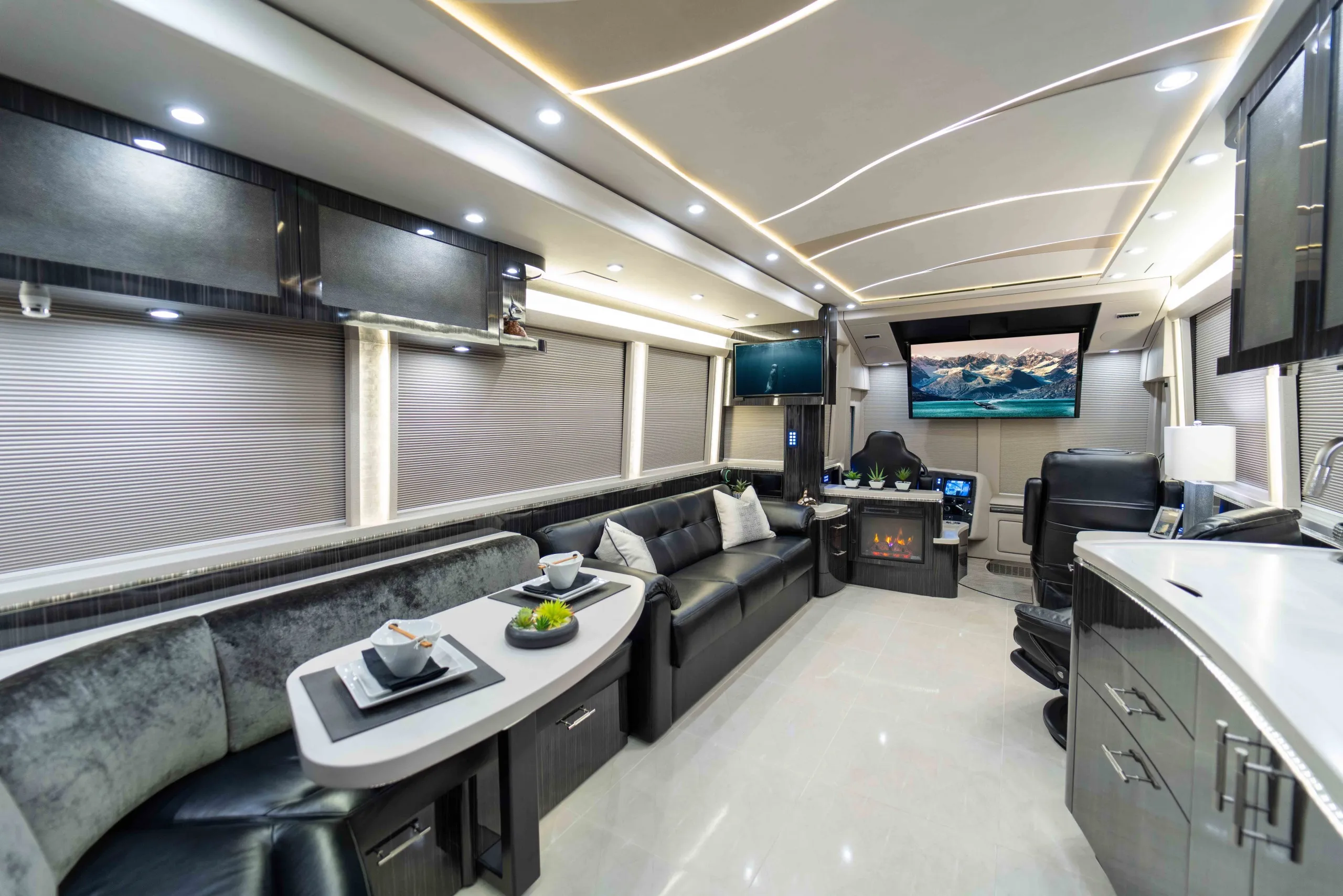 Exterior three-quarter view of Marathon Coach 1349
