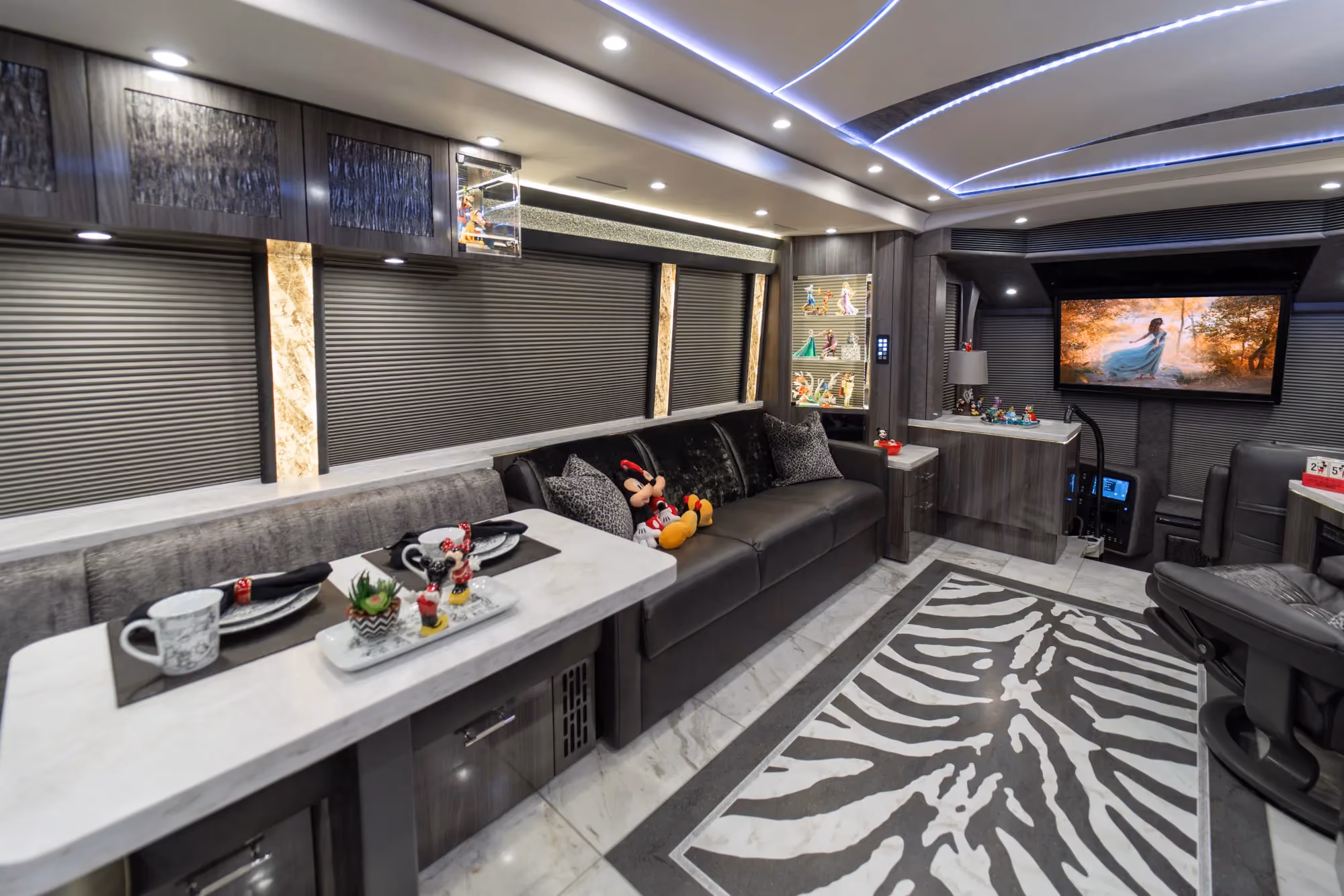 Interior finish and trim detail in Marathon Coach 1351