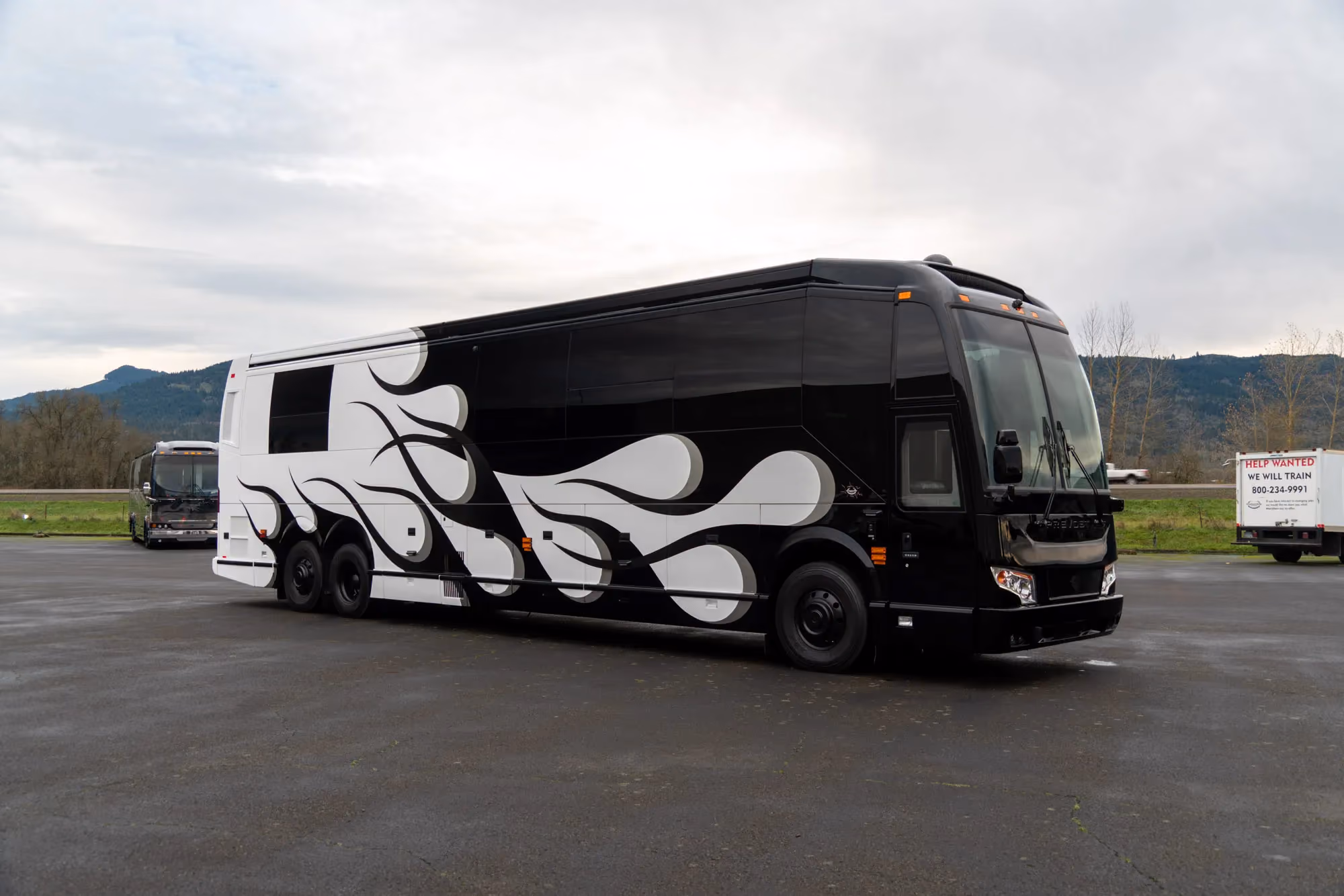 Interior salon cabinetry and finishes in Marathon Coach 1351