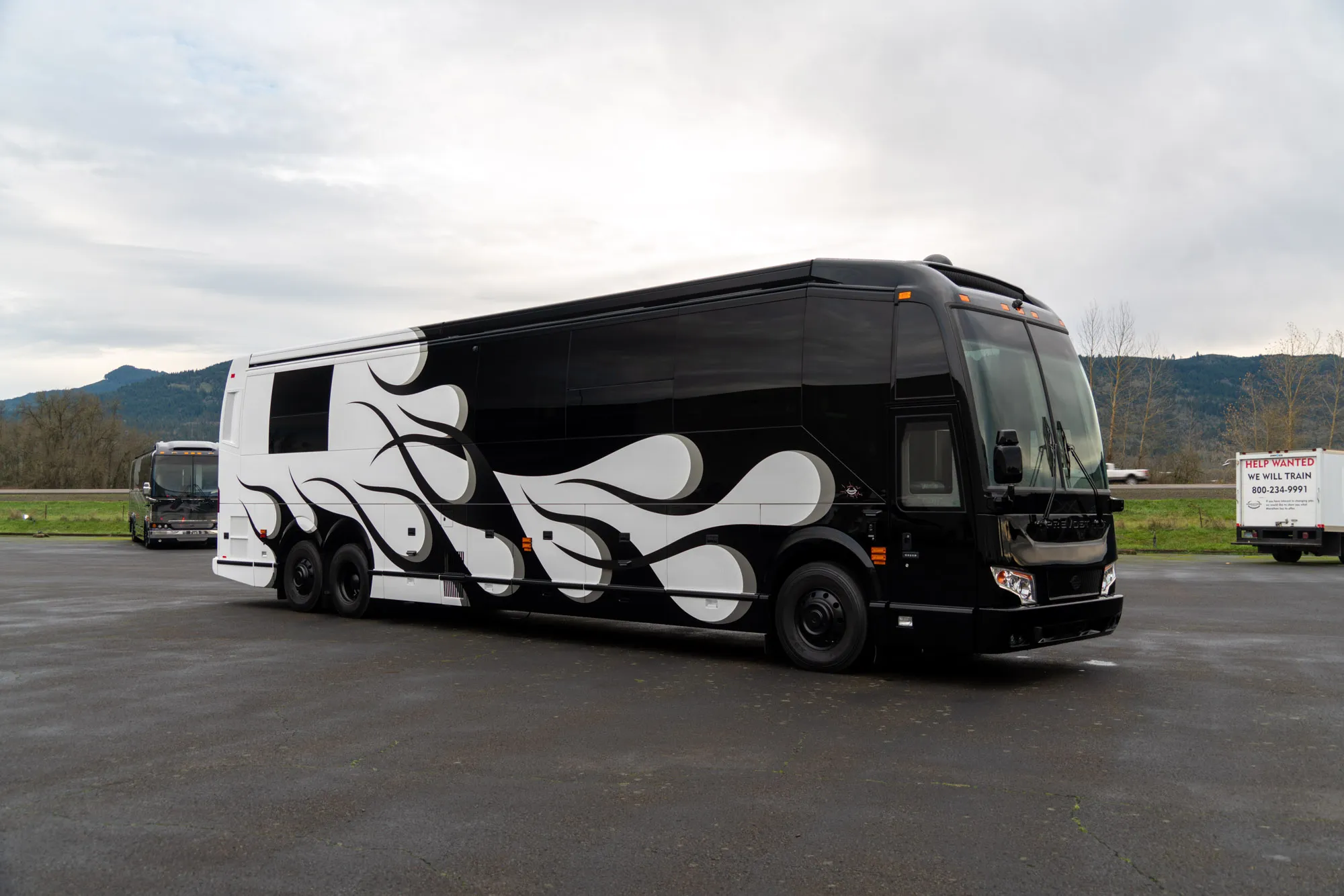 Interior salon cabinetry and finishes in Marathon Coach 1351